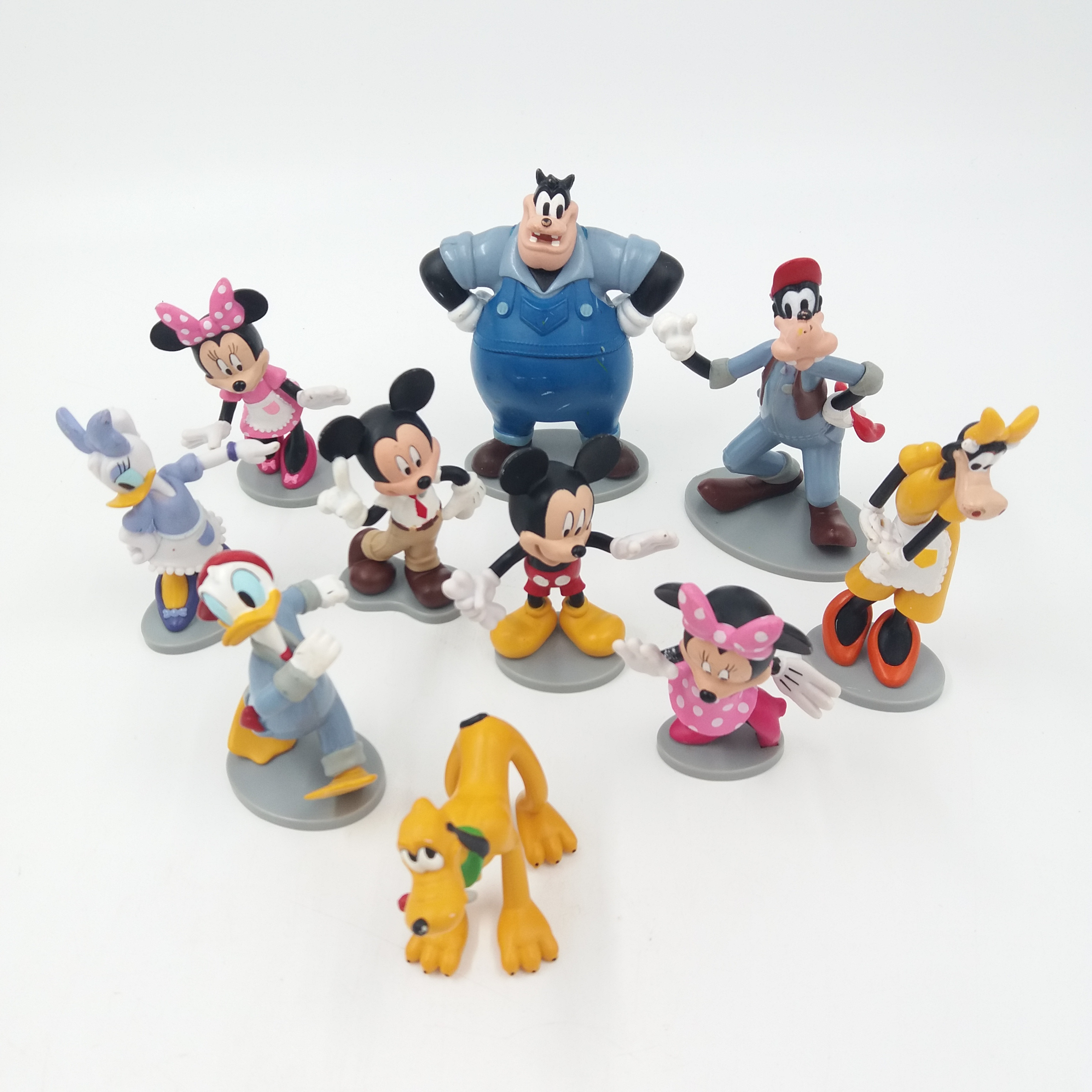 Voir photo 2 de Lot de 10 figurines Disney sur socle gris plastique. Made in Taïwan. Lot de 10 figurines Disney sur socle gris plastique. Made in Taïwan. Très bon état reconditionné photo 2