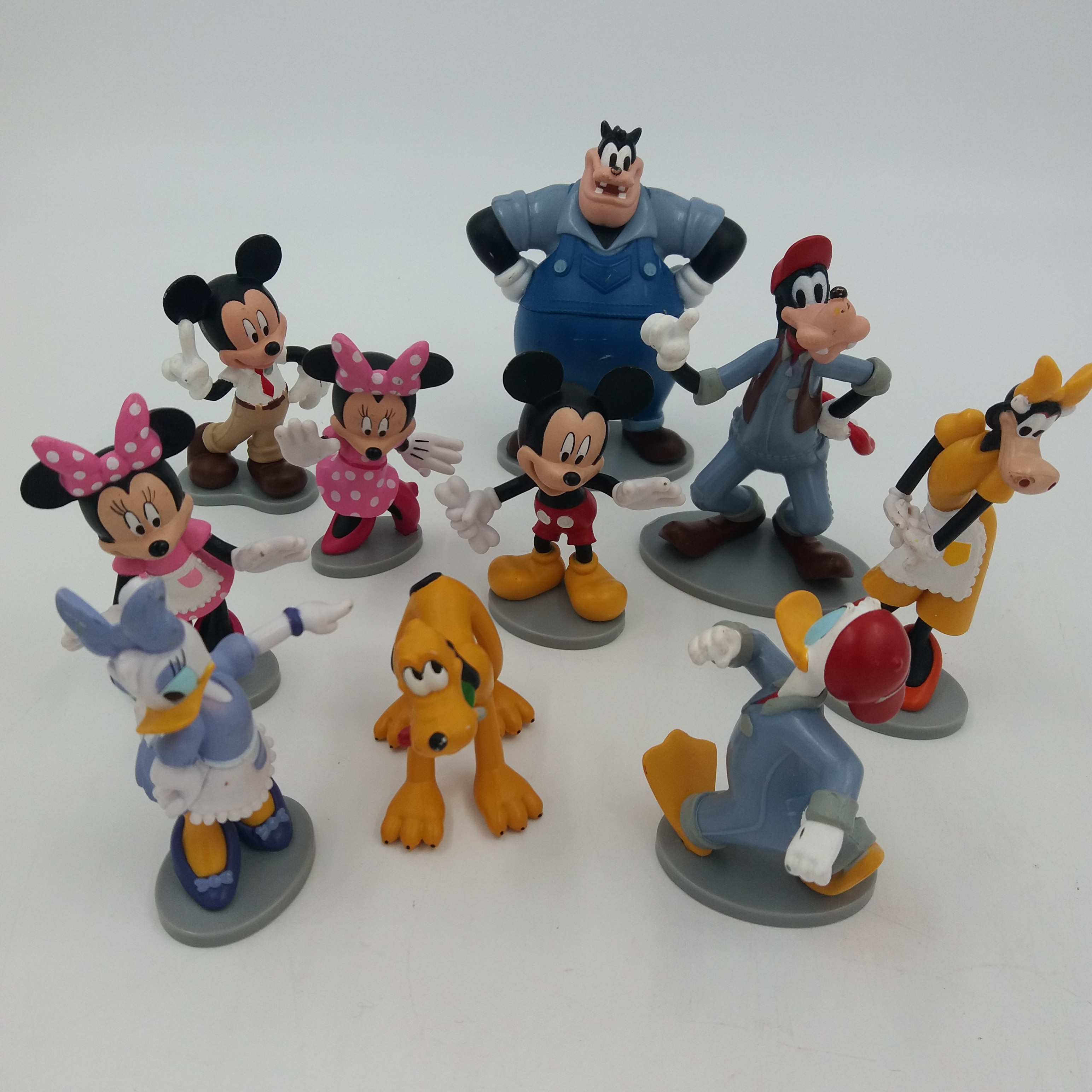 Voir photo 5 de Lot de 10 figurines Disney sur socle gris plastique. Made in Taïwan. Lot de 10 figurines Disney sur socle gris plastique. Made in Taïwan. Très bon état reconditionné photo 5