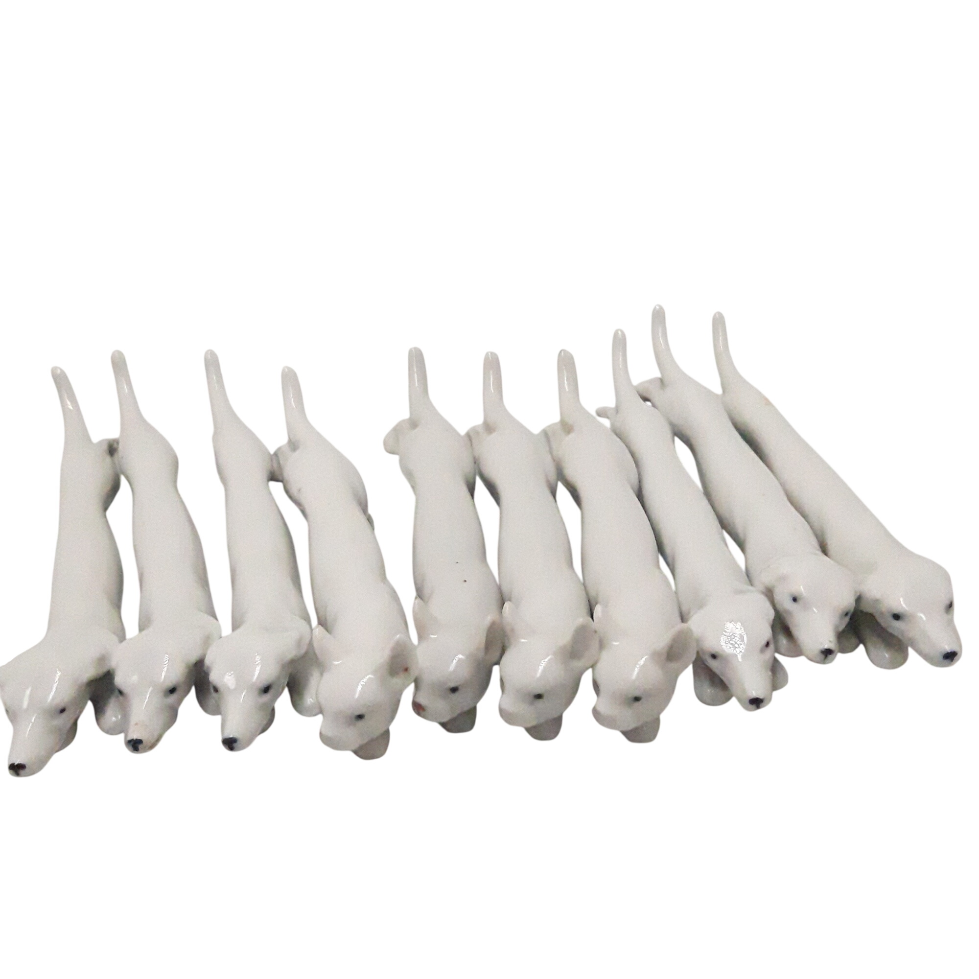 Acheter Lot de 10 porte-couteaux en porcelaine blanche Bon état - 32,00 € Lot de 10 porte-couteaux en porcelaine blanche Bon état reconditionné disponible sur Label Emmaüs