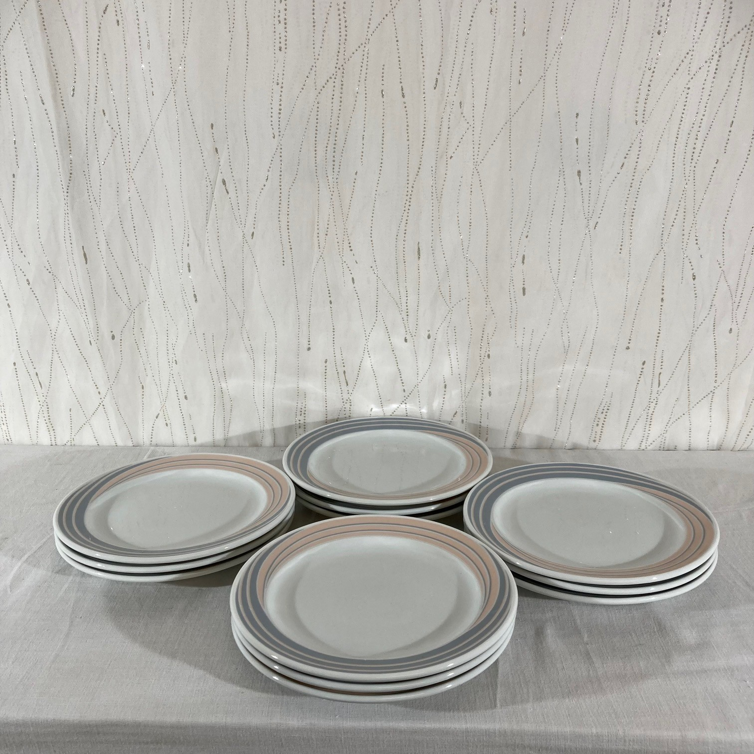 Voir photo 3 de Lot de 12 assiettes à dessert en porcelaine Lot de 12 assiettes à dessert en porcelaine Parfait état reconditionné photo 3