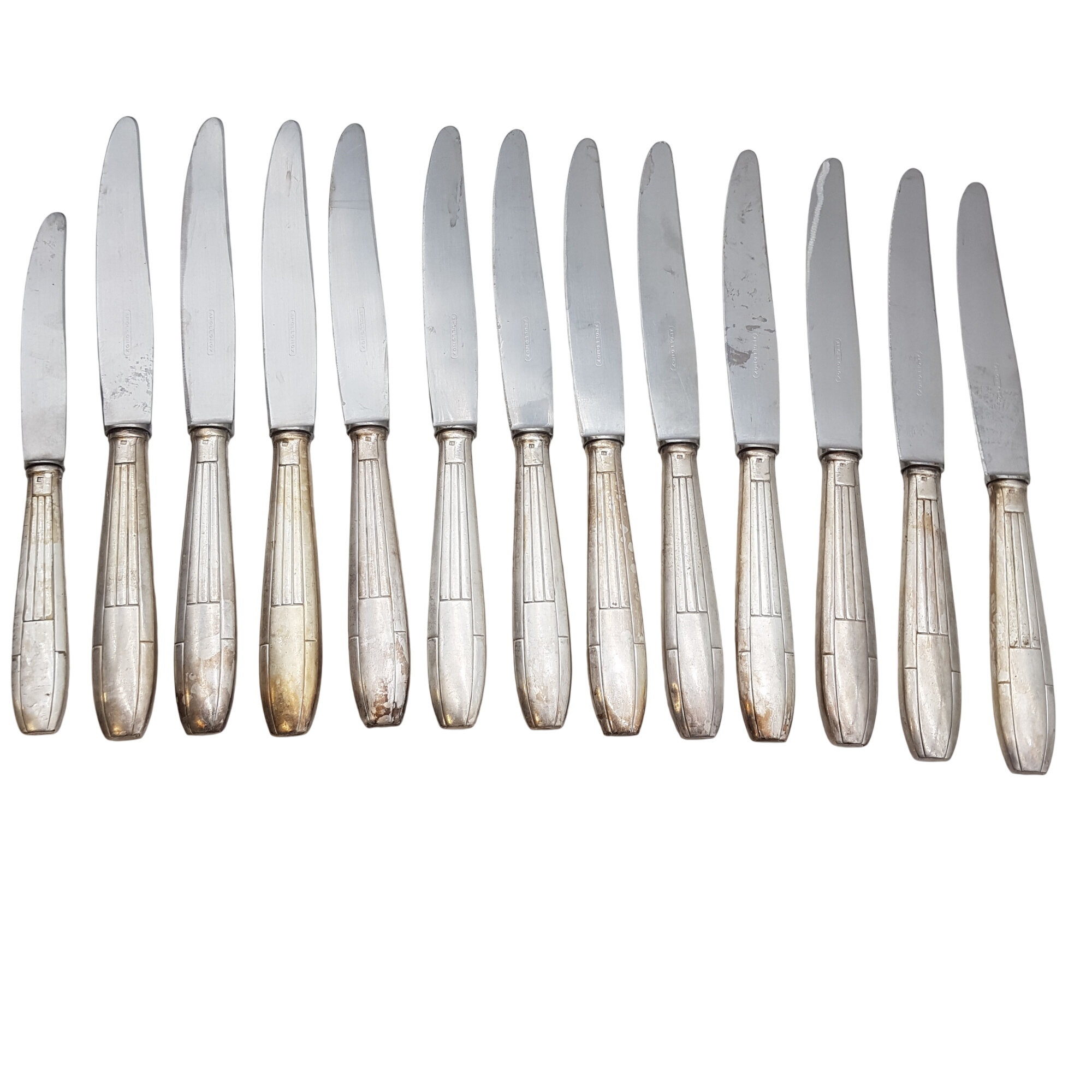 Acheter Lot de 12 couteaux de table et 1 couteau à gâteau Appollonox Bon état - 35,00 € Lot de 12 couteaux de table et 1 couteau à gâteau Appollonox Bon état reconditionné disponible sur Label Emmaüs