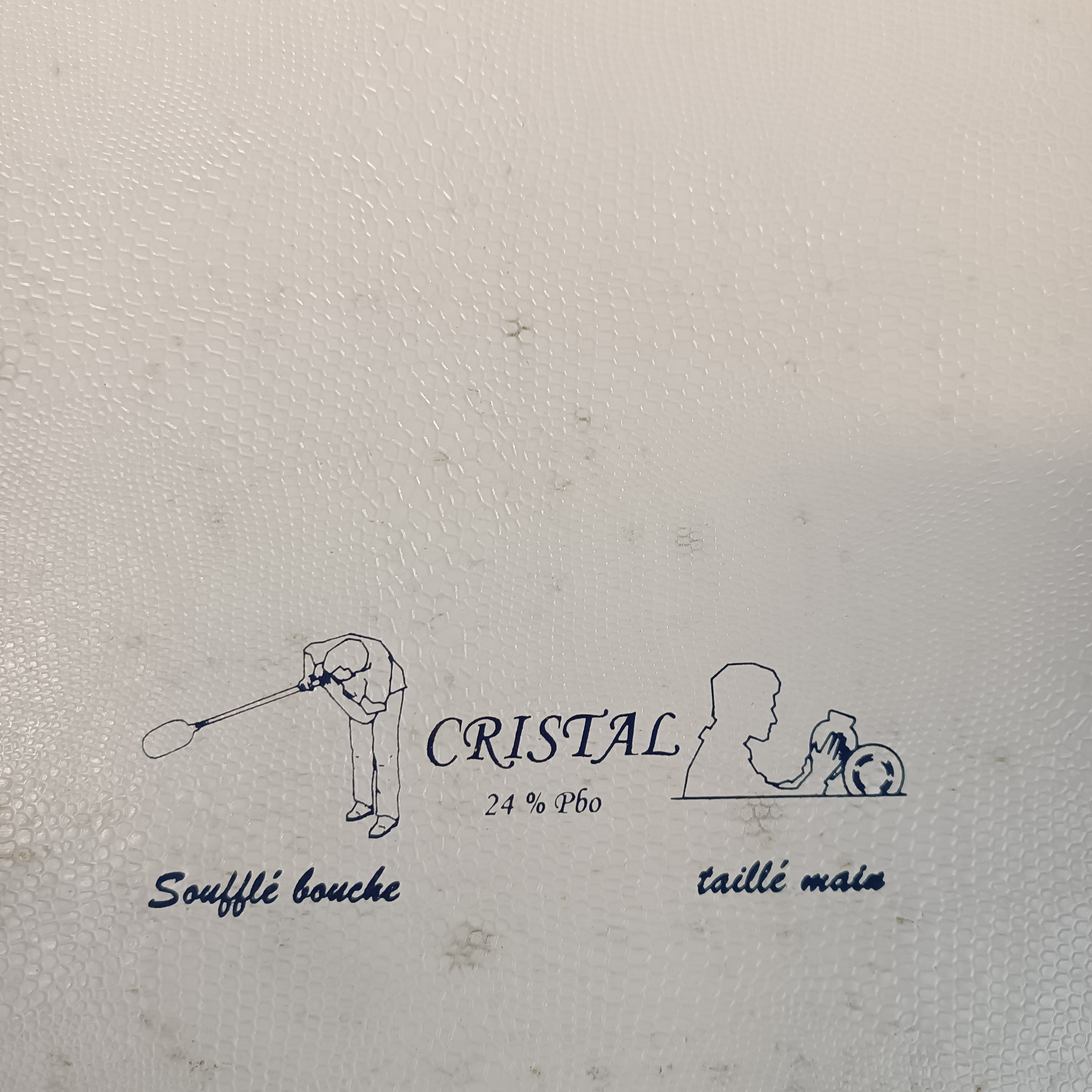 Voir photo 4 de Lot de 12 verres à vin en cristal (24% PbO) soufflé , taillé à la main, artisanat de Lorraine Lot de 12 verres à vin en cristal (24% PbO) soufflé , taillé à la main, artisanat de Lorraine reconditionné photo 4