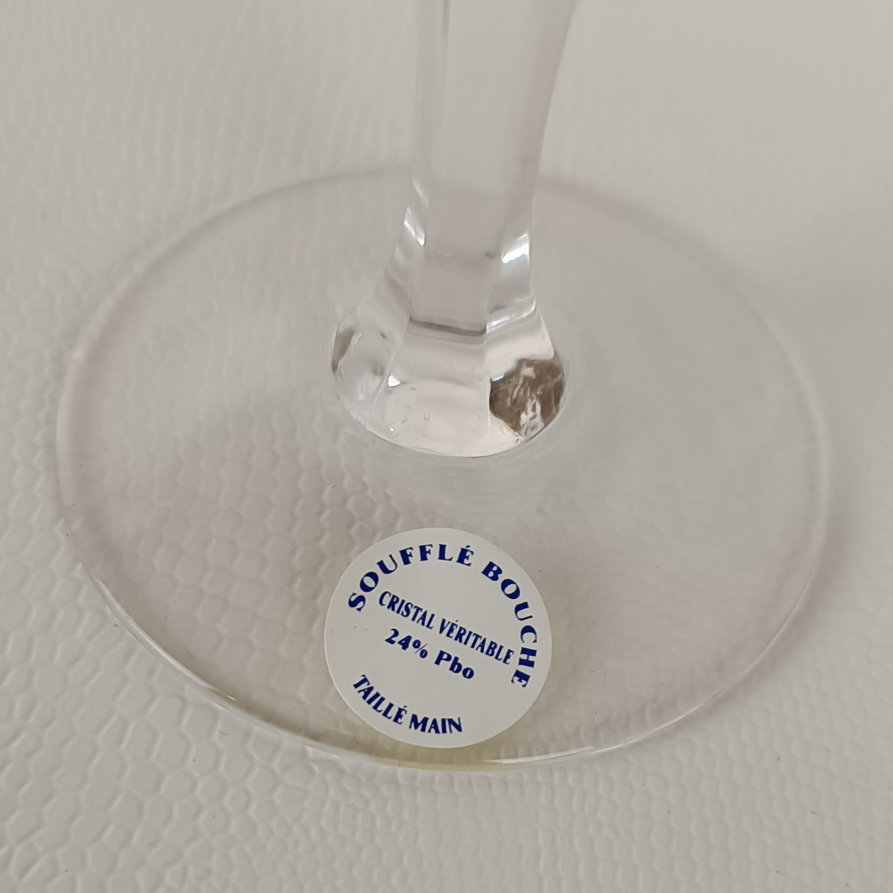 Voir photo 8 de Lot de 12 verres à vin en cristal (24% PbO) soufflé , taillé à la main, artisanat de Lorraine Lot de 12 verres à vin en cristal (24% PbO) soufflé , taillé à la main, artisanat de Lorraine reconditionné photo 8