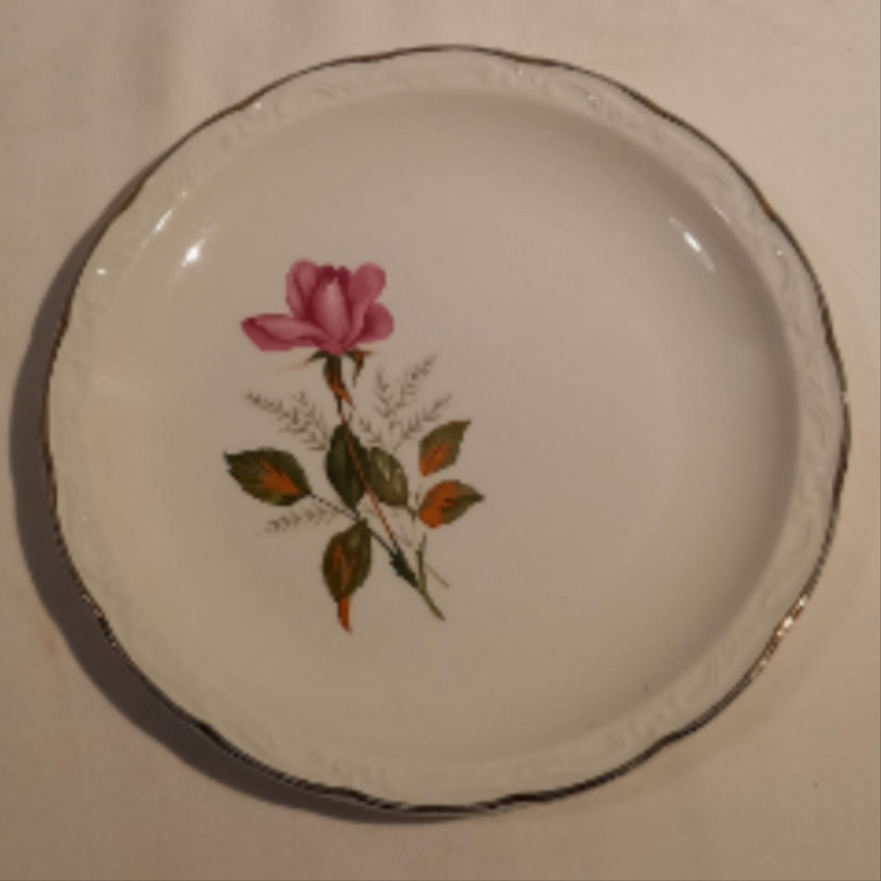 Voir photo 4 de Lot de 13 Assiettes à dessert DIGOIN Sarreguemine de France.Décor floral.Lisérées dorées. Lot de 13 Assiettes à dessert DIGOIN Sarreguemine de France.Décor floral.Lisérées dorées. Bon état reconditionné photo 4