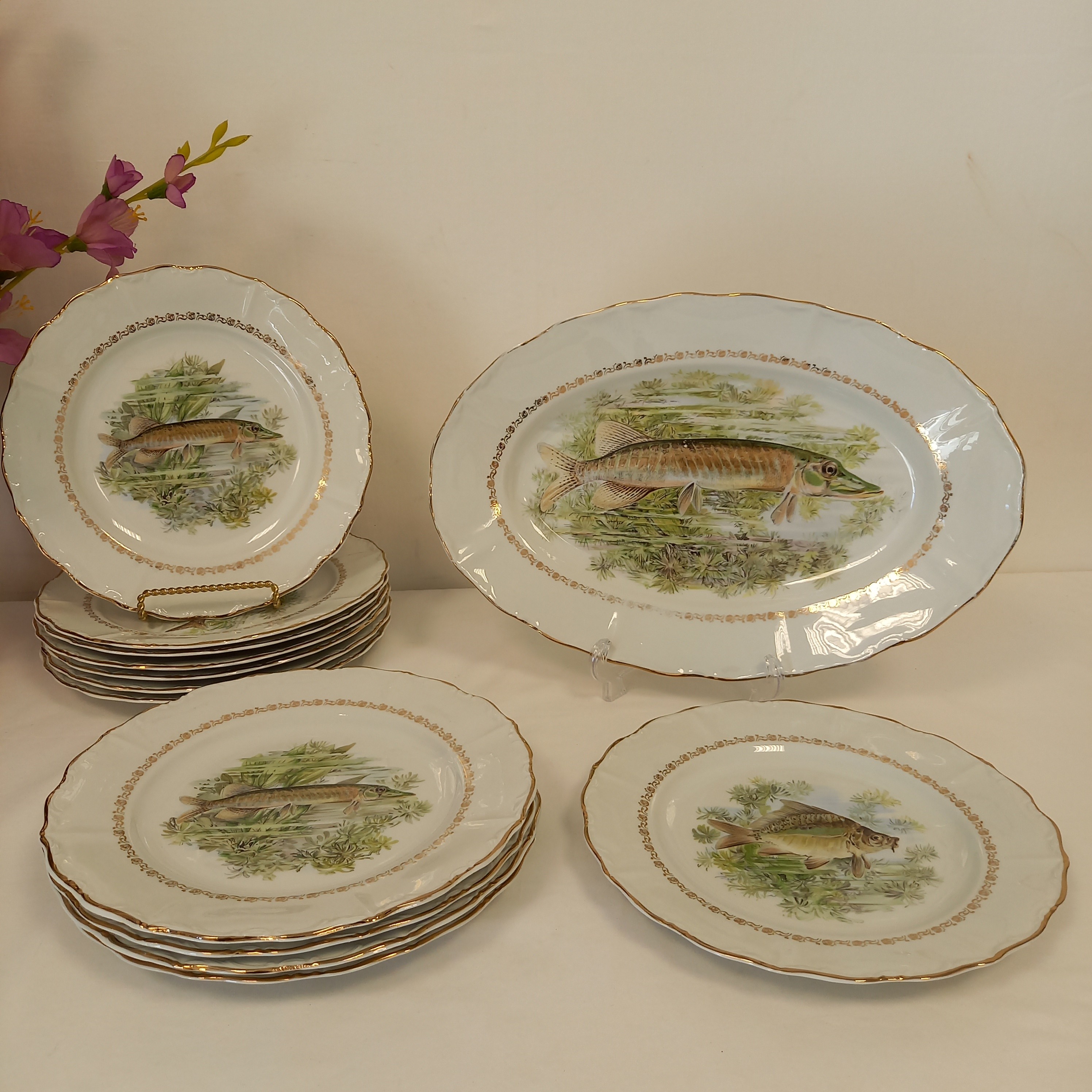 Voir photo 3 de Lot de 13 pièces Service à poisson composé de : 12 Assiettes plates et 1 Assiette ovale Lot de 13 pièces Service à poisson composé de : 12 Assiettes plates et 1 Assiette ovale Bon état reconditionné photo 3