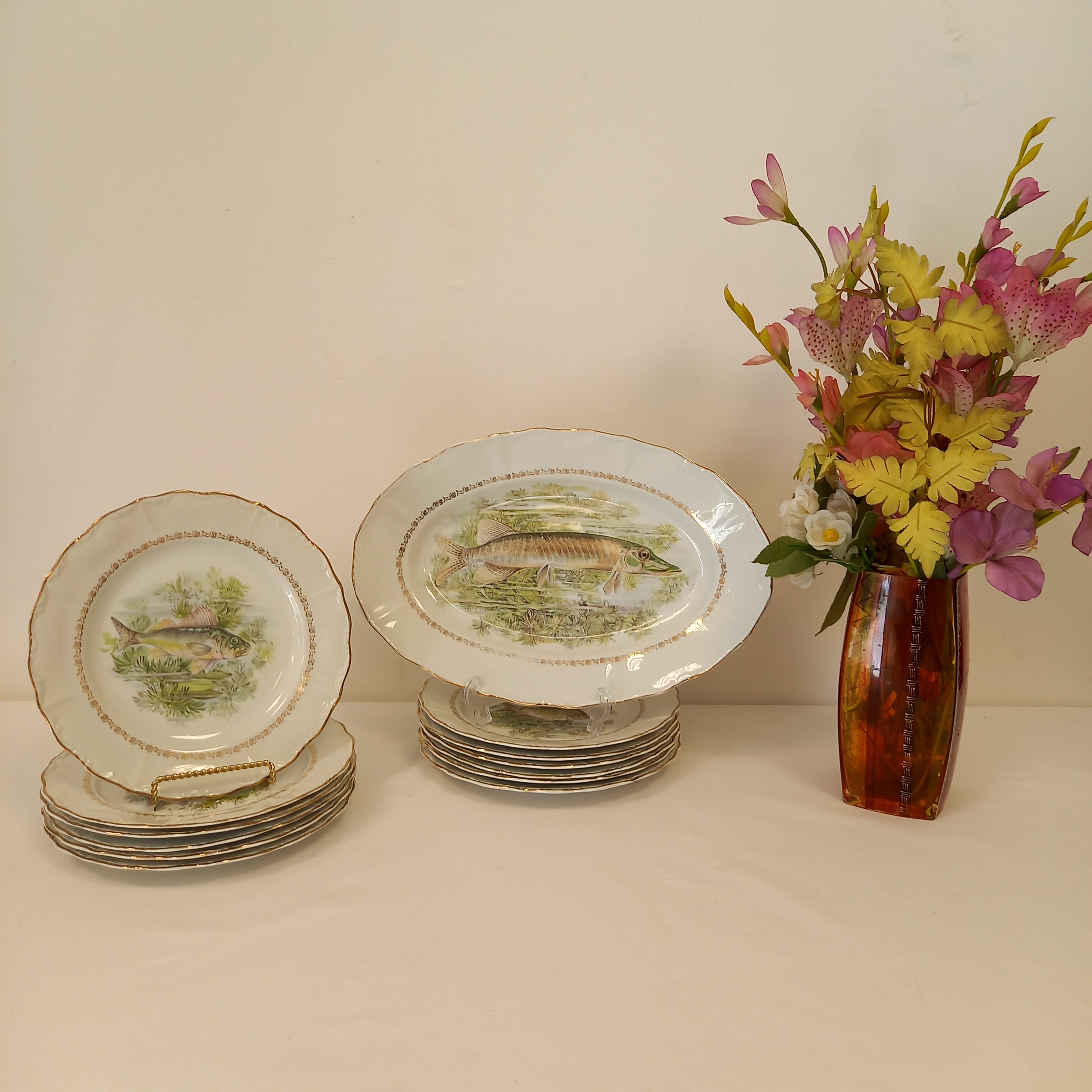 Lot de 13 pièces Service à poisson composé de : 12 Assiettes plates et 1 Assiette ovale Bon état - 60,00 € Lot de 13 pièces Service à poisson composé de : 12 Assiettes plates et 1 Assiette ovale Bon état reconditionné disponible sur Label Emmaüs