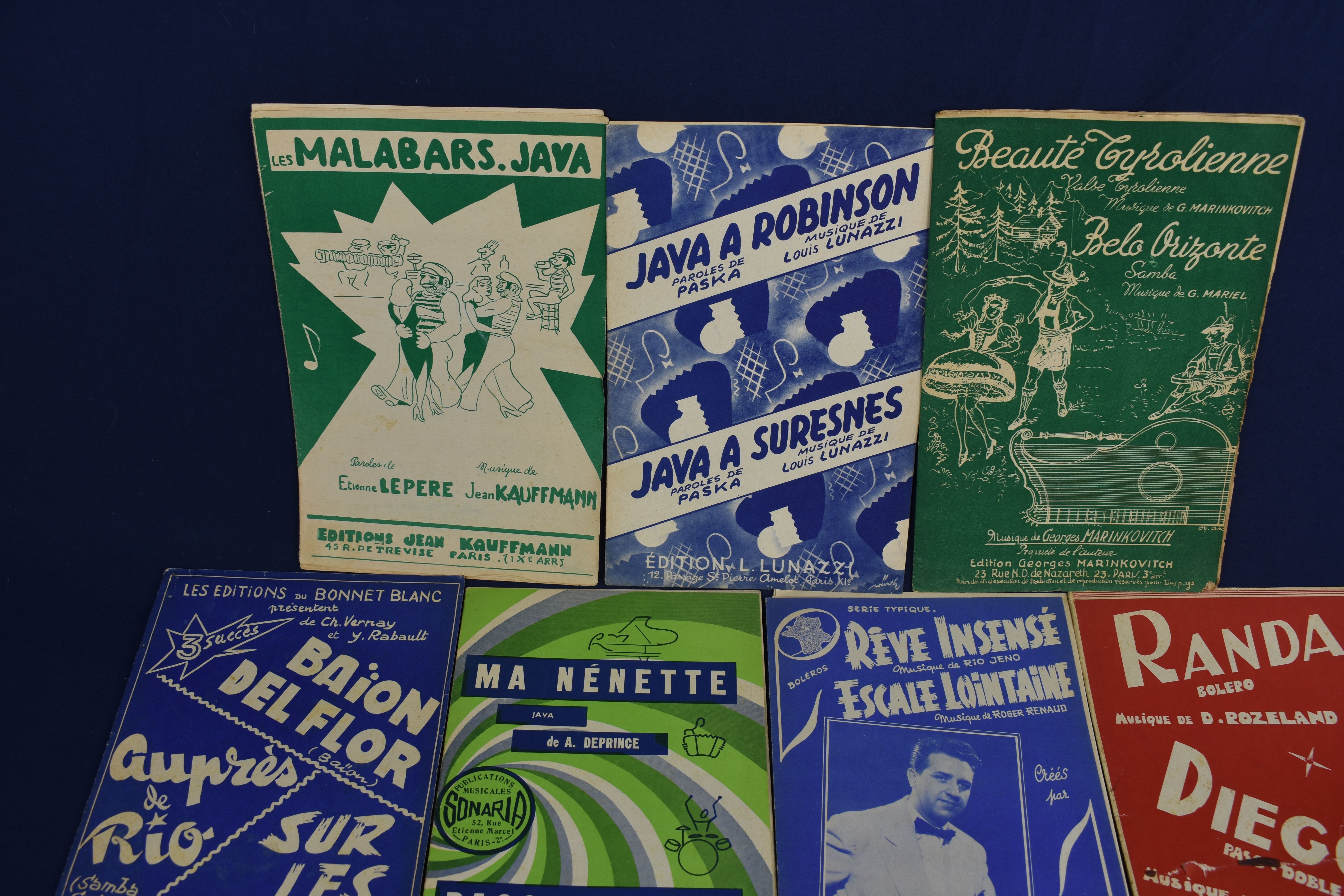 Voir photo 3 de Lot de 14 partitions " Bal Musette " dont certaines pour orchestre complet, années 50 & 60, Java, Boléro, Baïon, samba .... largeur 17.5 et hauteur 28 cm. Lot de 14 partitions " Bal Musette " dont certaines pour orchestre complet, années 50 & 60, Java, Boléro, Baïon, samba .... largeur 17.5 et hauteur 28 cm. État correct reconditionné photo 3