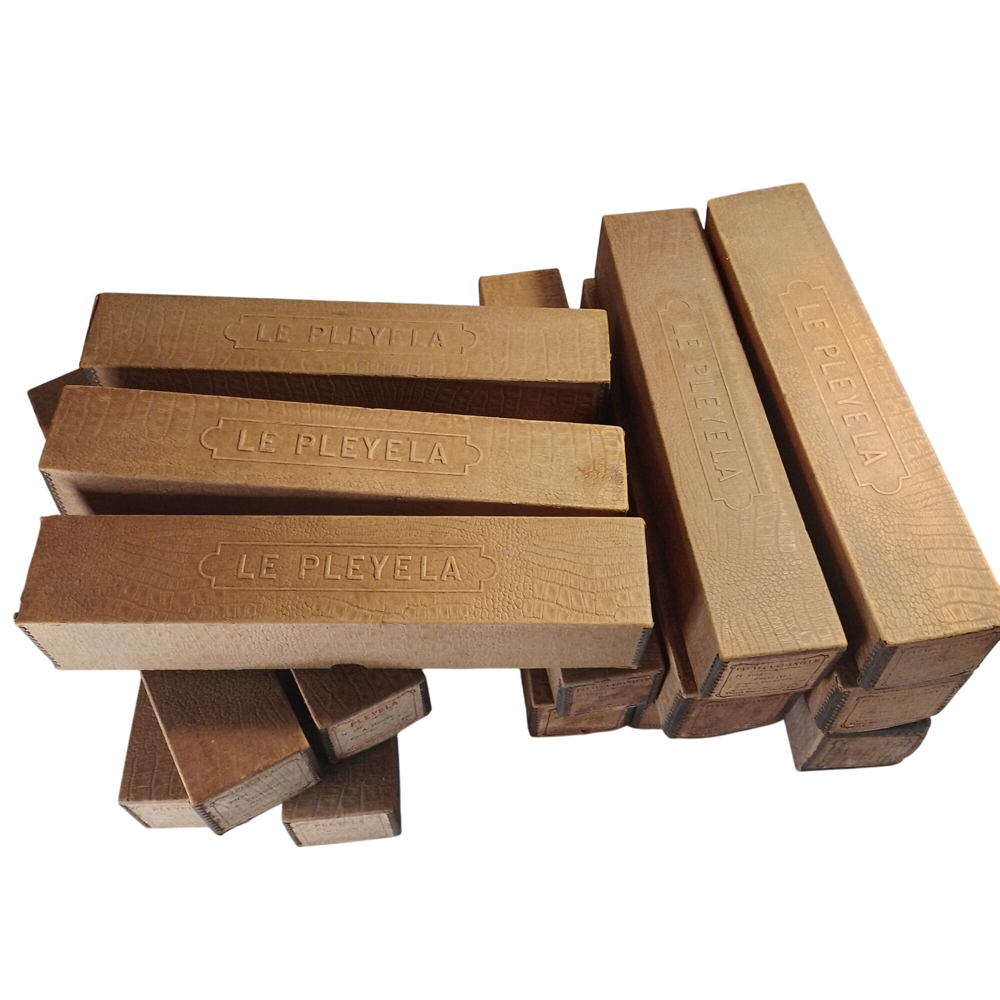 Acheter Lot de 15 rouleaux ,piano mécanique, orgue barbarie, en papier LE PLEYELA Bon état - 20,00 € Lot de 15 rouleaux ,piano mécanique, orgue barbarie, en papier LE PLEYELA Bon état reconditionné disponible sur Label Emmaüs