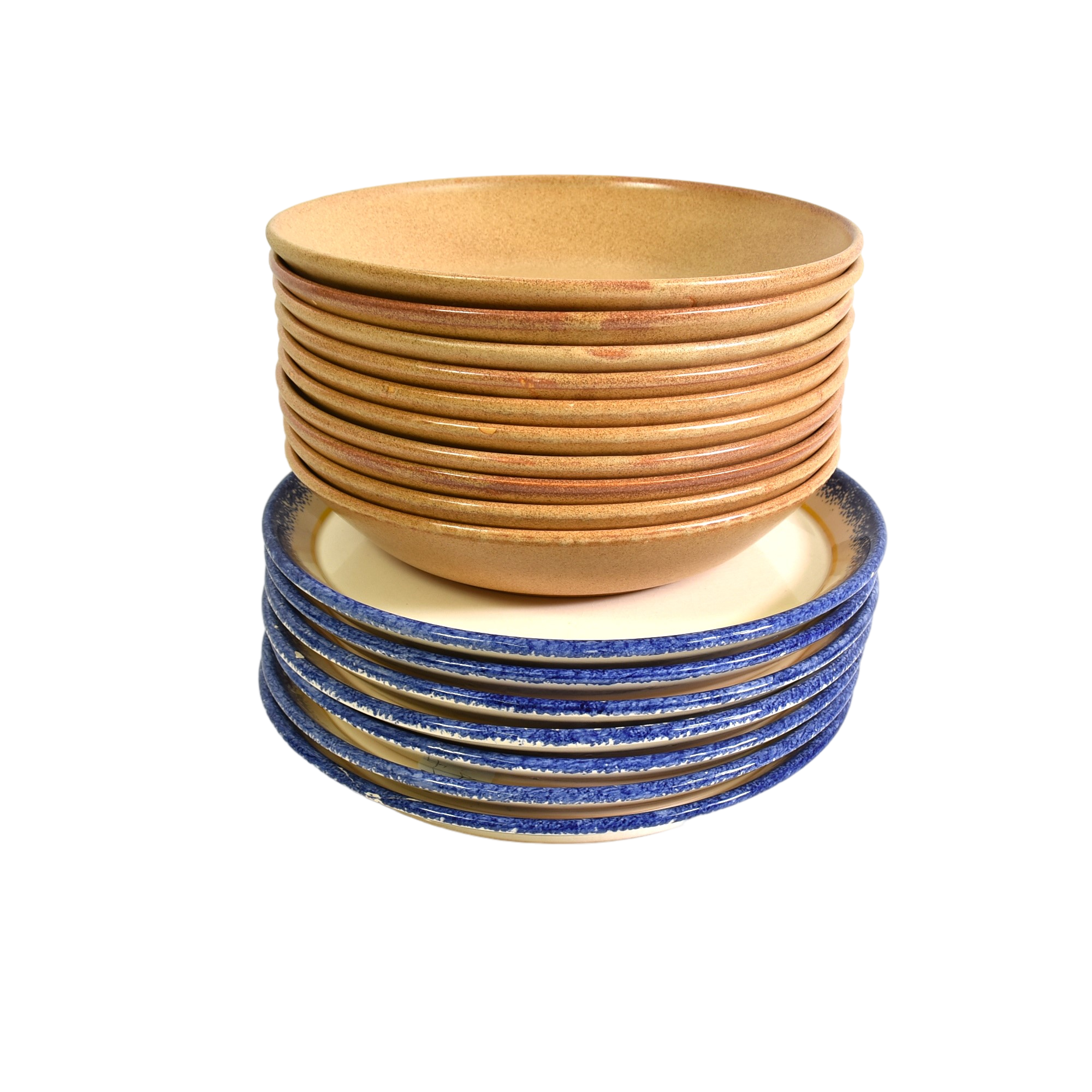 Lot de 17 assiettes (7 assiettes plates MBFA Pornic peintes à la main et 10 assiettes à soupe "fermette" Sarreguemines) Bon état - 37,50 € Lot de 17 assiettes (7 assiettes plates MBFA Pornic peintes à la main et 10 assiettes à soupe "fermette" Sarreguemines) Bon état reconditionné disponible sur Label Emmaüs