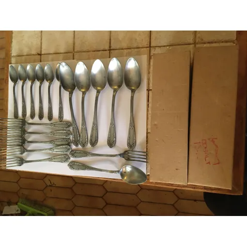 Lot De 18 Couverts Anciens : 6 Fourchettes, 6 Petites Cuillères Et 6 Grandes Cuillères Argent/Cobalt Bon état reconditionné disponible sur Rakuten