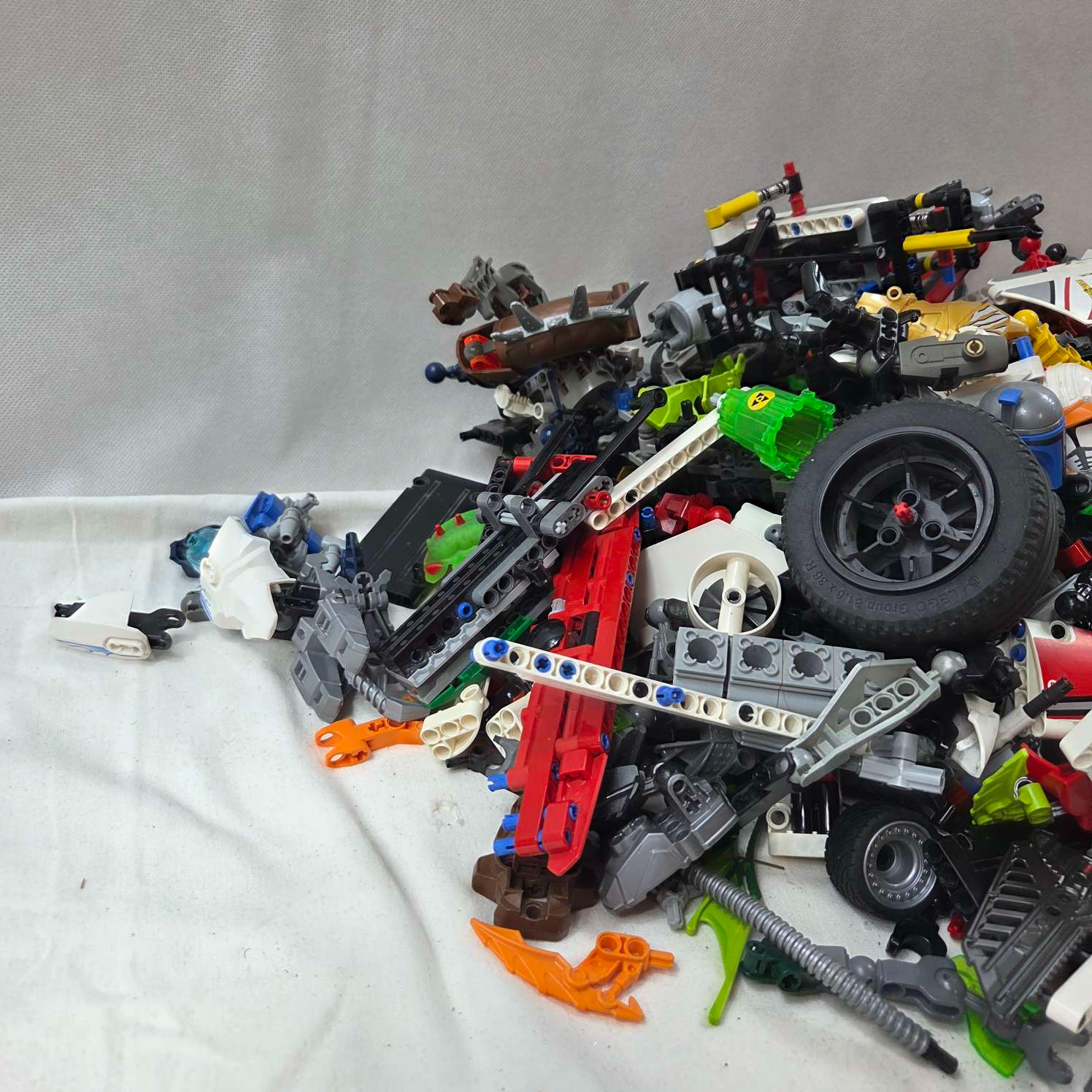 Voir photo 10 de Lot de 2.7 kg de lego bionicle et technique Lot de 2.7 kg de lego bionicle et technique Très bon état reconditionné photo 10