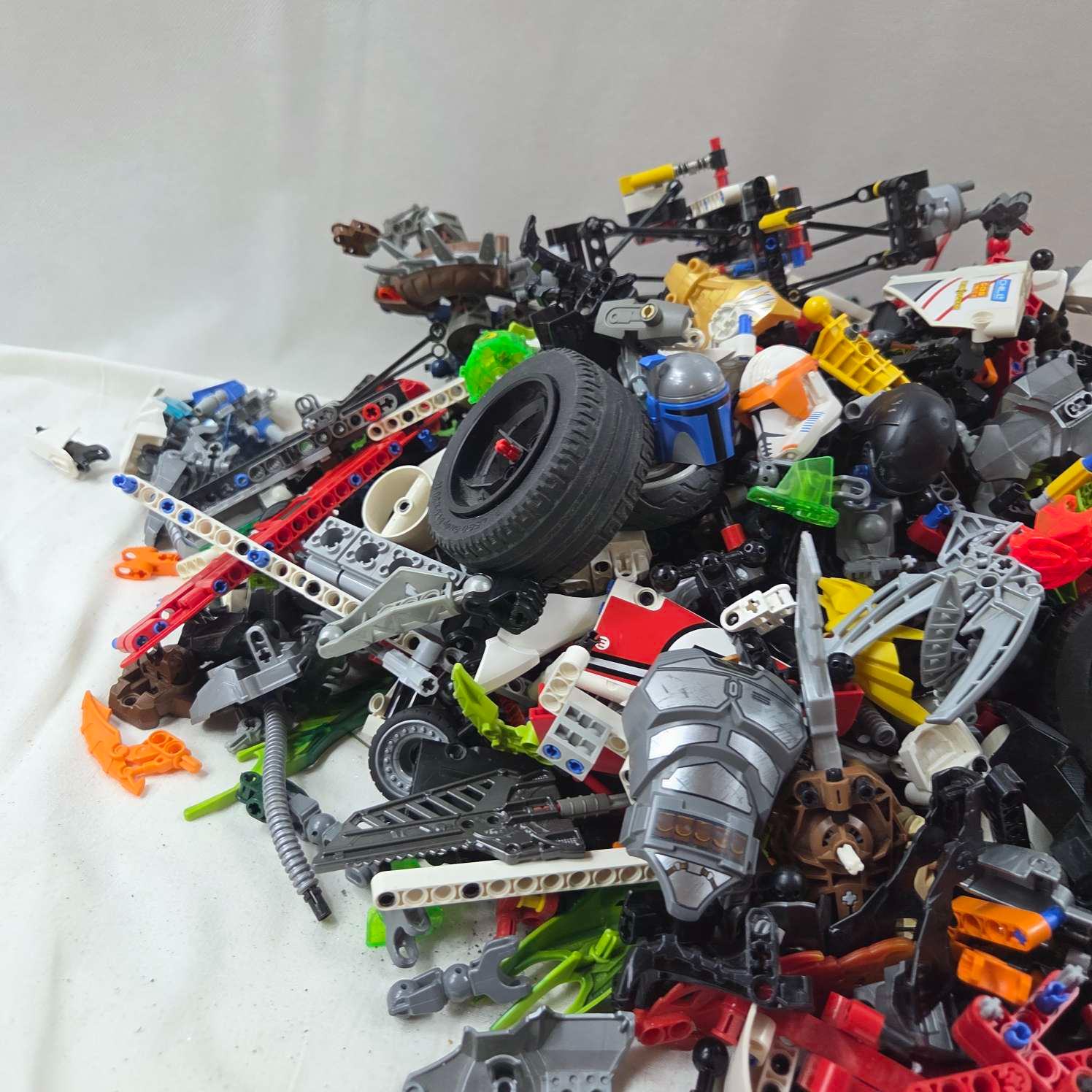 Voir photo 3 de Lot de 2.7 kg de lego bionicle et technique Lot de 2.7 kg de lego bionicle et technique Très bon état reconditionné photo 3