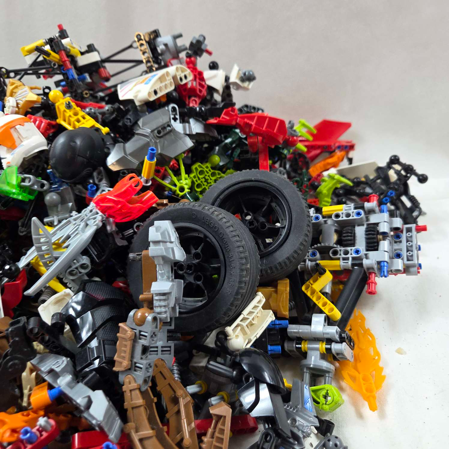 Voir photo 8 de Lot de 2.7 kg de lego bionicle et technique Lot de 2.7 kg de lego bionicle et technique Très bon état reconditionné photo 8