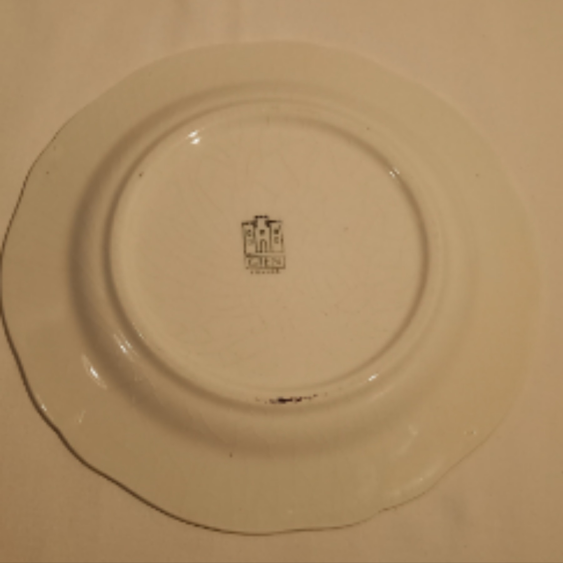 Voir photo 4 de Lot de 2 anciennes Assiettes Plates en faience de Gien vieux metiers en Belinois. Lot de 2 anciennes Assiettes Plates en faience de Gien vieux metiers en Belinois. Bon état reconditionné photo 4