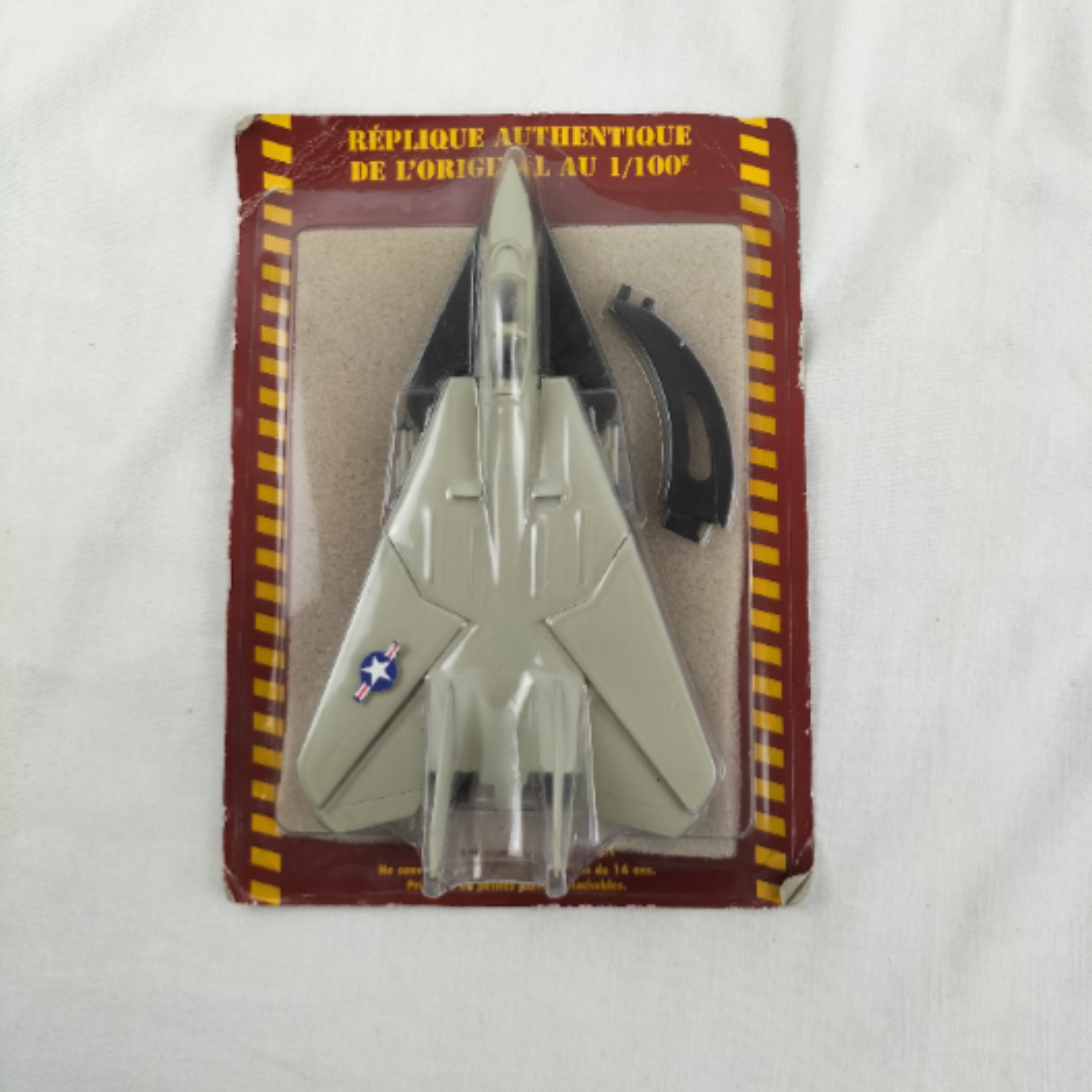 Voir photo 10 de Lot de 2 avions de chasse F-14 Tomcat – Modèles de collection en métal et plastique Lot de 2 avions de chasse F-14 Tomcat – Modèles de collection en métal et plastique Parfait état reconditionné photo 10