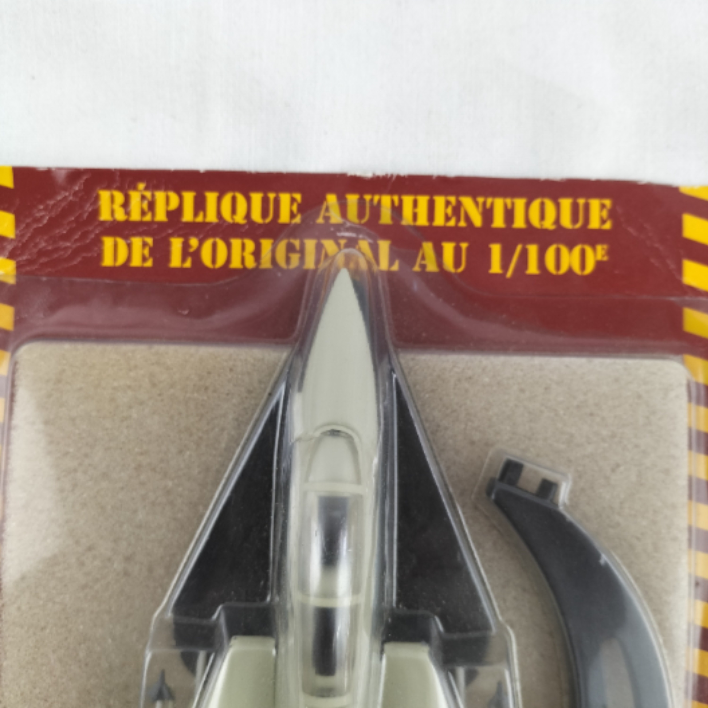 Voir photo 11 de Lot de 2 avions de chasse F-14 Tomcat – Modèles de collection en métal et plastique Lot de 2 avions de chasse F-14 Tomcat – Modèles de collection en métal et plastique Parfait état reconditionné photo 11