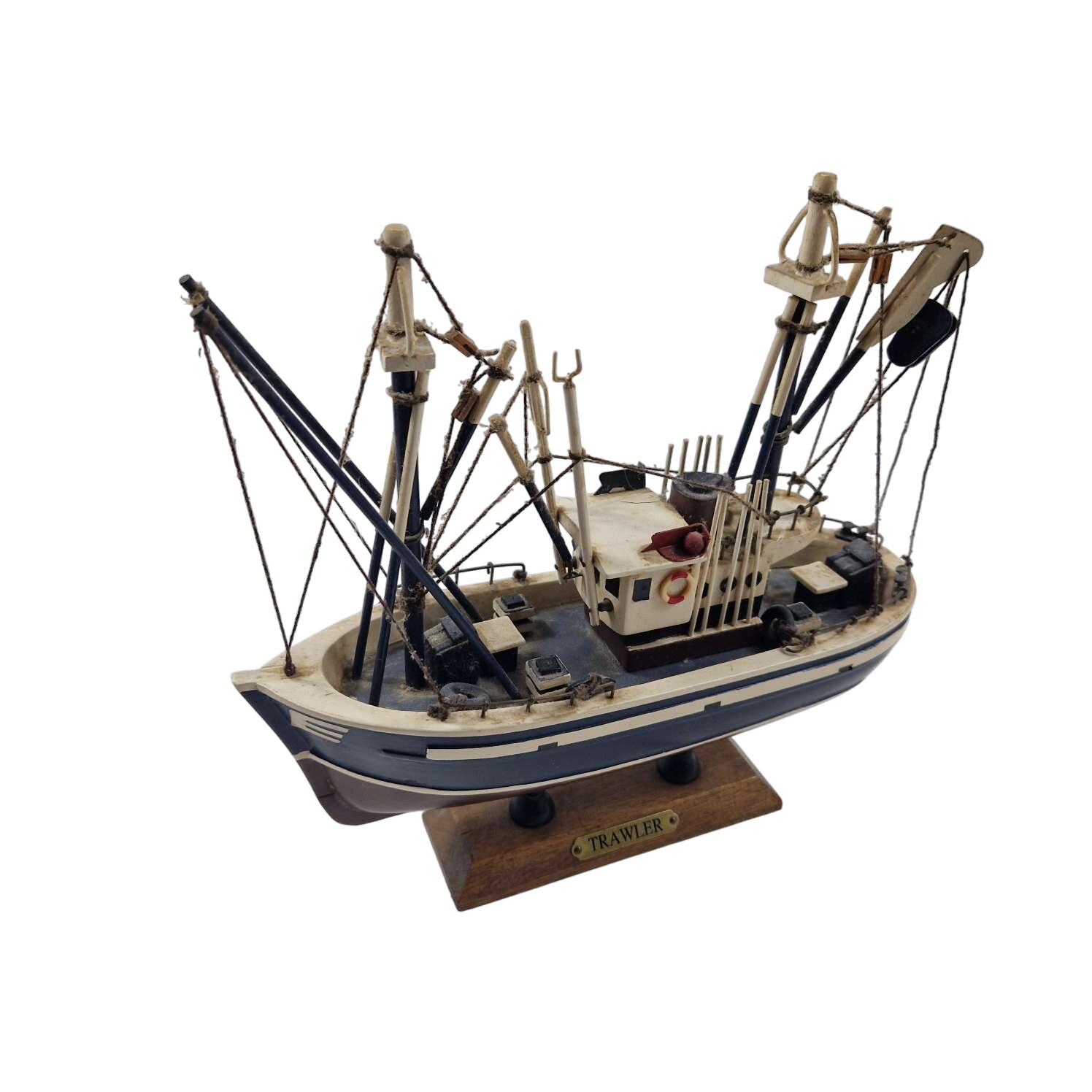 Lot de 2 Bateaux , le Trawler et le Saint-Marc - 24,00 € Lot de 2 Bateaux , le Trawler et le Saint-Marc reconditionné disponible sur Label Emmaüs