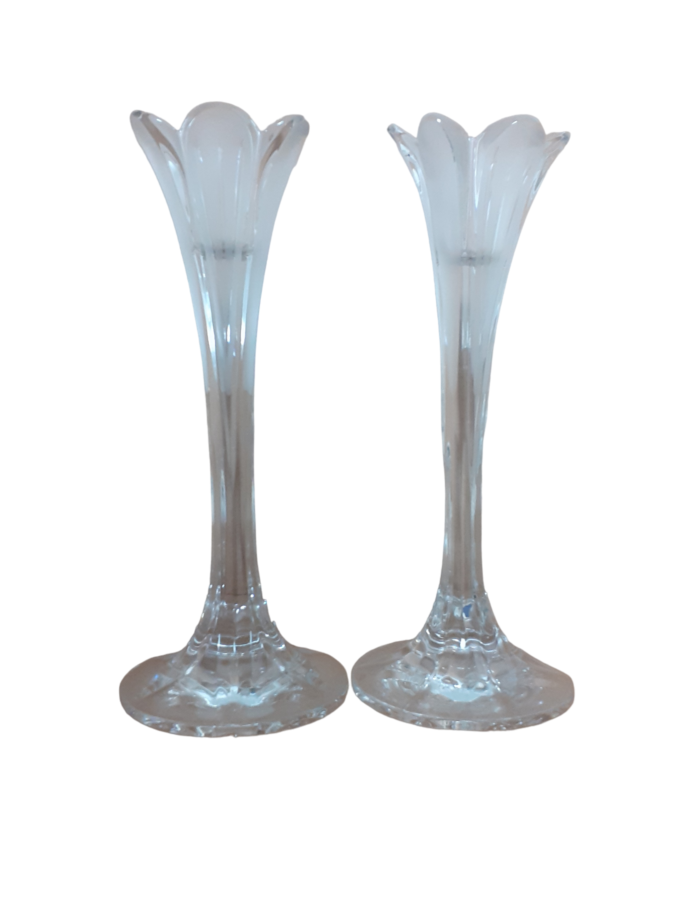 Acheter Lot de 2 bougeoirs en verre en parfait état . Hauteur 22cm Très bon état - 10,00 € Lot de 2 bougeoirs en verre en parfait état . Hauteur 22cm Très bon état reconditionné disponible sur Label Emmaüs