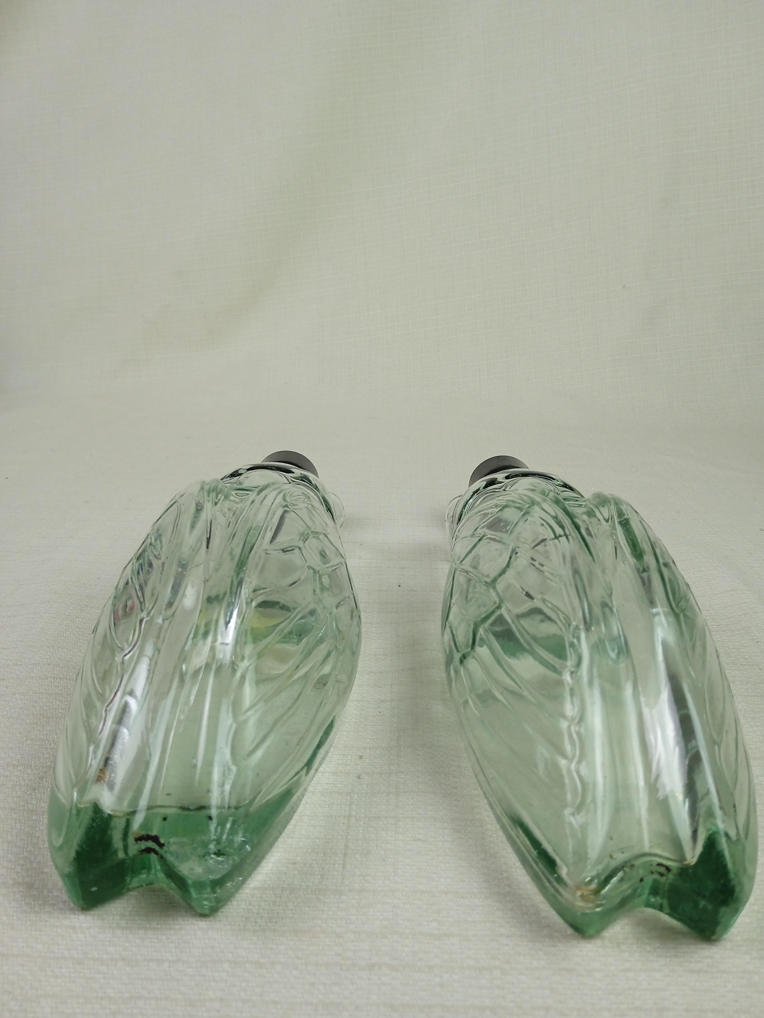 Voir photo 3 de Lot de 2 bouteilles forme cigale en verre transparent, avec bouchons en plastique noir, contenance de 50 cl chacune, modèle déposé Verrerie Saint Clair Lot de 2 bouteilles forme cigale en verre transparent, avec bouchons en plastique noir, contenance de 50 cl chacune, modèle déposé Verrerie Saint Clair Bon état reconditionné photo 3
