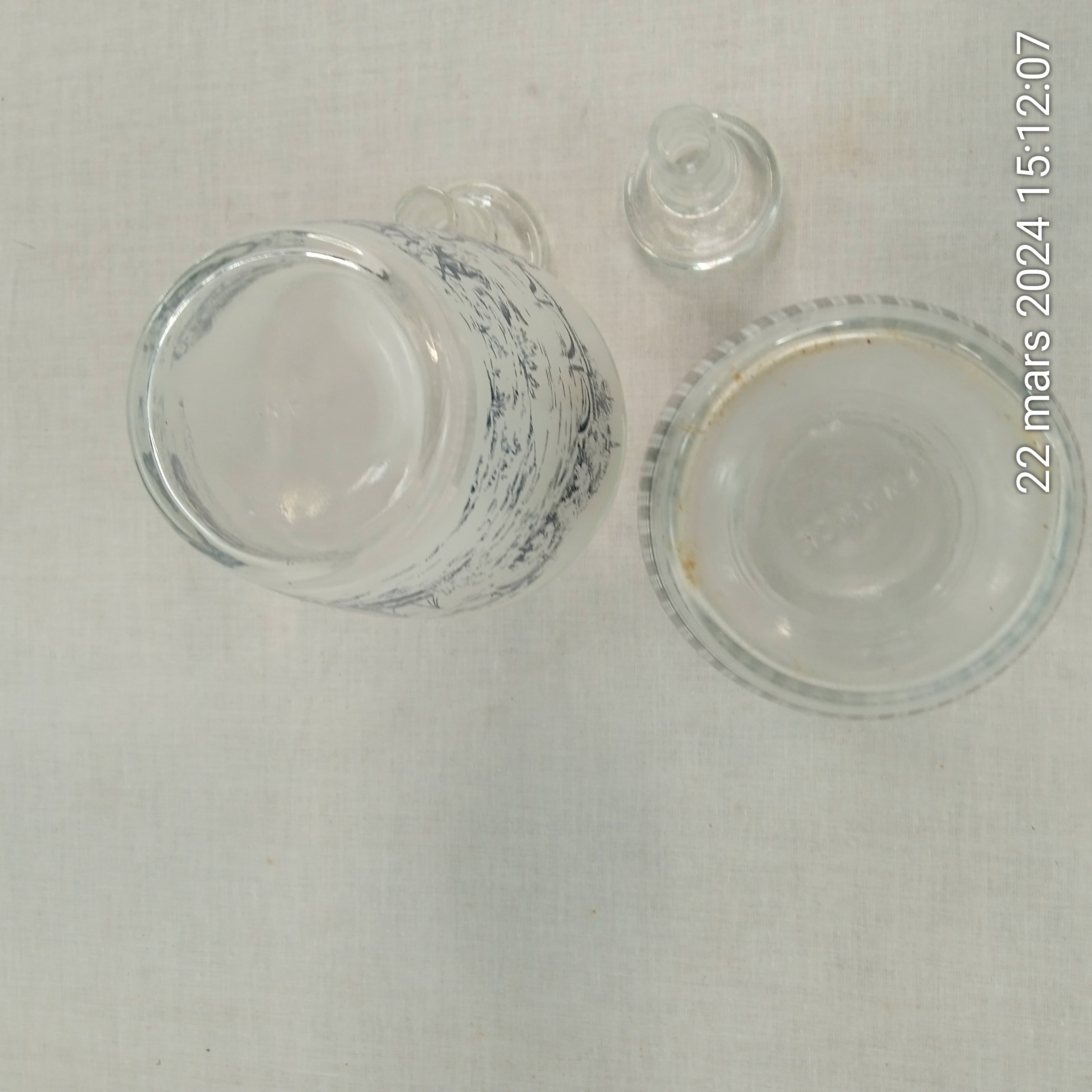 Voir photo 3 de Lot de 2 carafes à liqueur en verre décor Vichy et Calèche vintage 60's Lot de 2 carafes à liqueur en verre décor Vichy et Calèche vintage 60's Très bon état reconditionné photo 3
