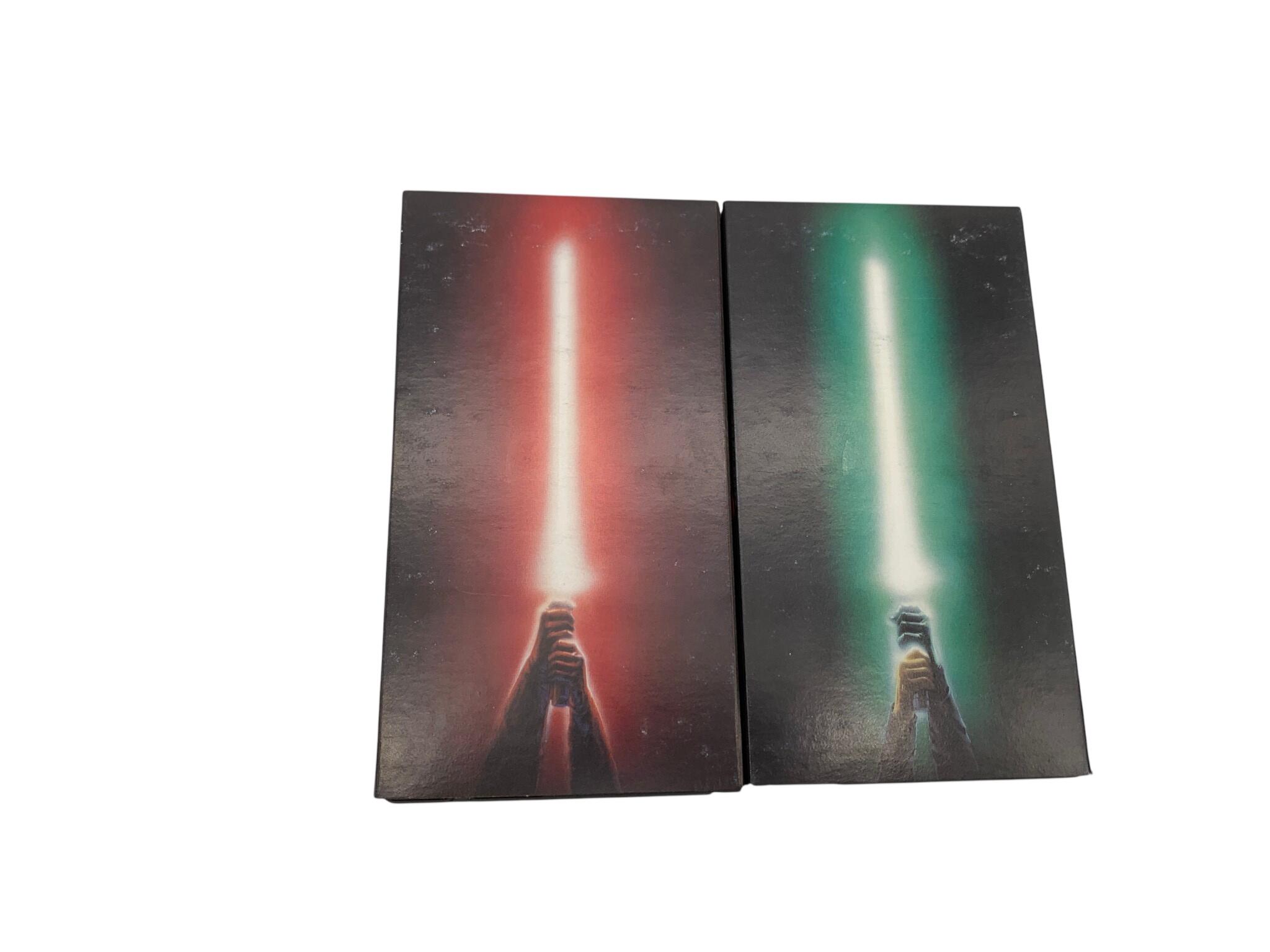 Lot de 2 cassettes VHS Star Wars Très bon état - 10,00 € Lot de 2 cassettes VHS Star Wars Très bon état reconditionné disponible sur Label Emmaüs