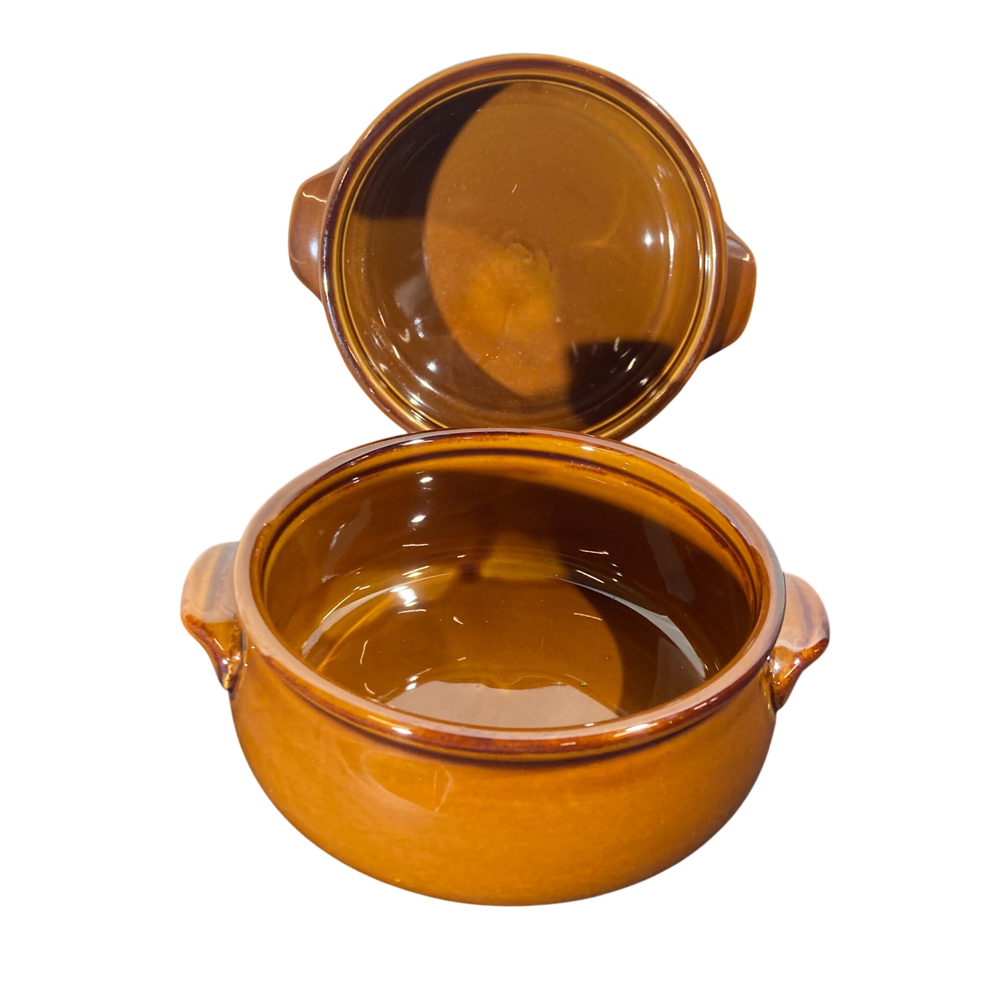 Lot de 2 cassoles en grès à petites anses Parfait état - 10,00 € Lot de 2 cassoles en grès à petites anses Parfait état reconditionné disponible sur Label Emmaüs
