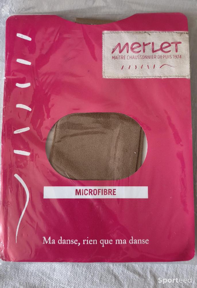 Lot de 2 Collants de danse Merlet 10/12a Chair Comme neuf (c'est déjà la condition standard) reconditionné disponible sur Sporteed
