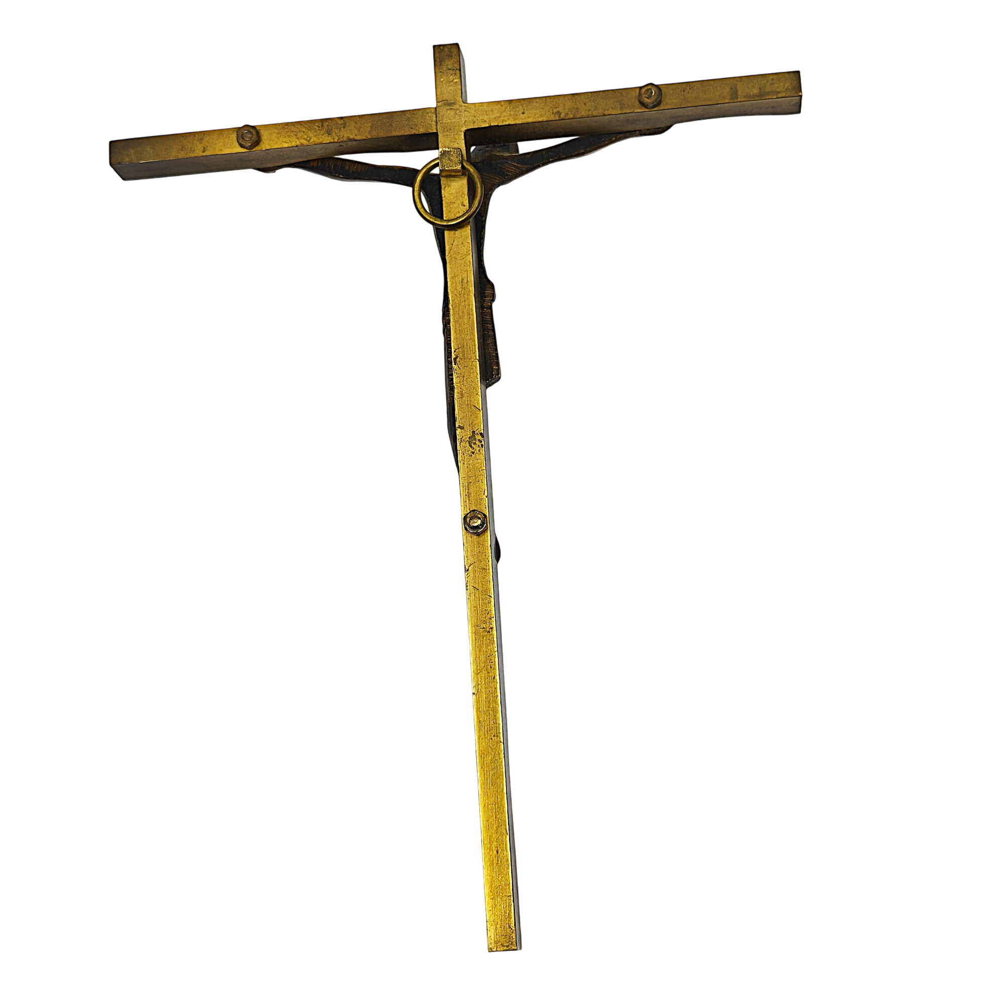 Lot de 2 Crucifix anciens en métal moulé avec finition dorée et patinée Vintage - 25,00 € Lot de 2 Crucifix anciens en métal moulé avec finition dorée et patinée Vintage reconditionné disponible sur Label Emmaüs