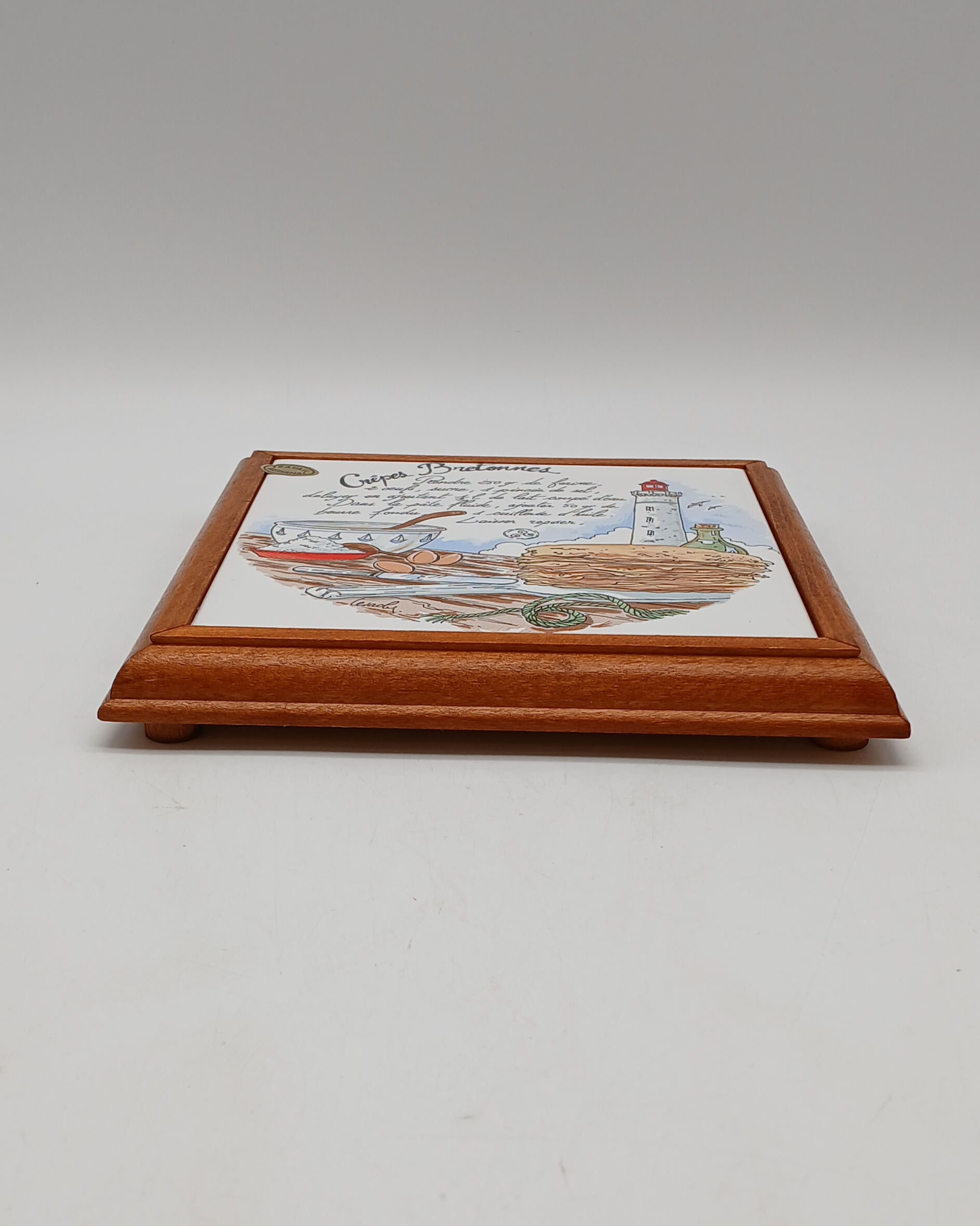 Voir photo 11 de Lot de 2 dessous de plat vintage en céramique et encadrement bois – Recette Crêpes Bretonnes & Vias Plage Lot de 2 dessous de plat vintage en céramique et encadrement bois – Recette Crêpes Bretonnes & Vias Plage Très bon état reconditionné photo 11
