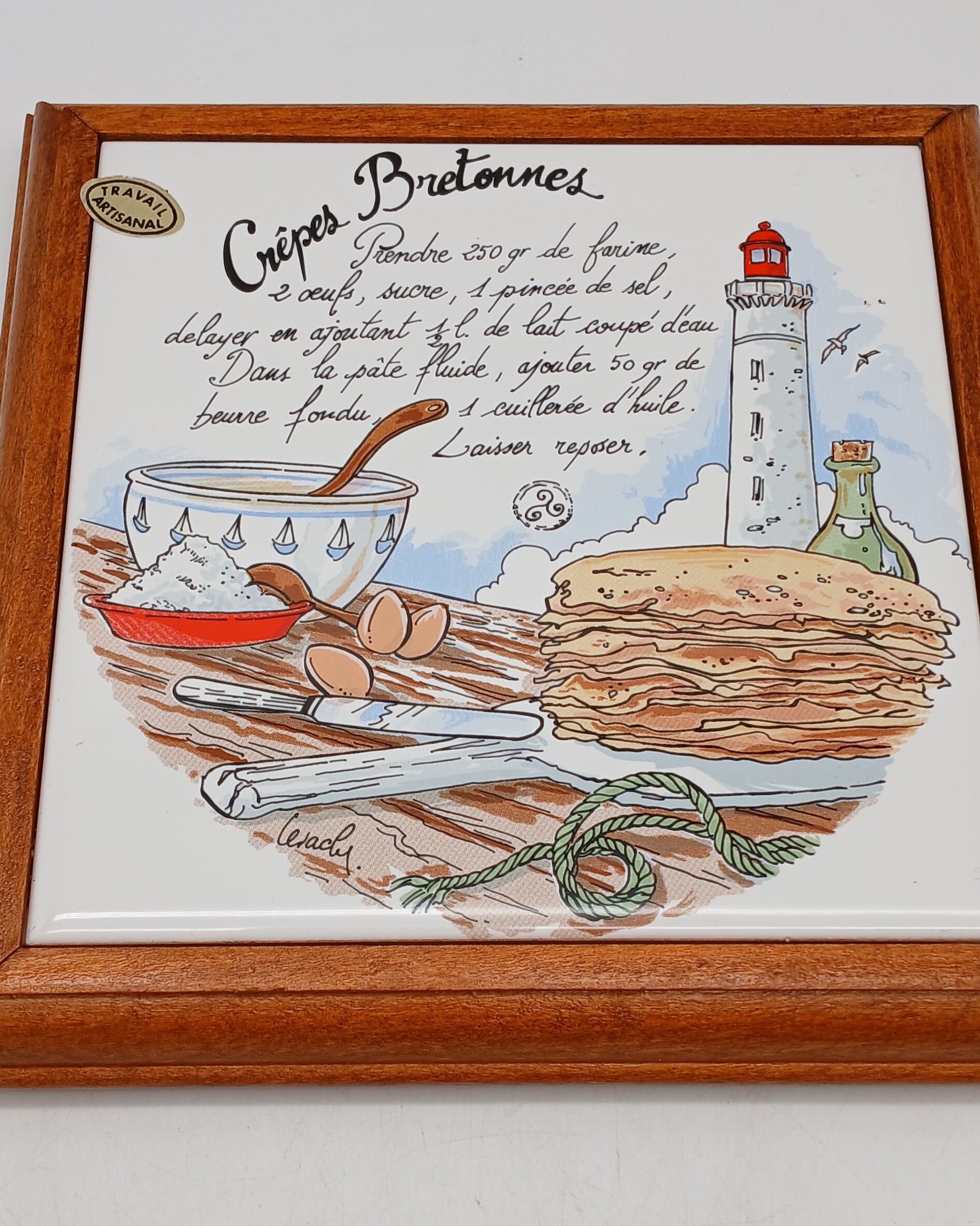 Voir photo 14 de Lot de 2 dessous de plat vintage en céramique et encadrement bois – Recette Crêpes Bretonnes & Vias Plage Lot de 2 dessous de plat vintage en céramique et encadrement bois – Recette Crêpes Bretonnes & Vias Plage Très bon état reconditionné photo 14