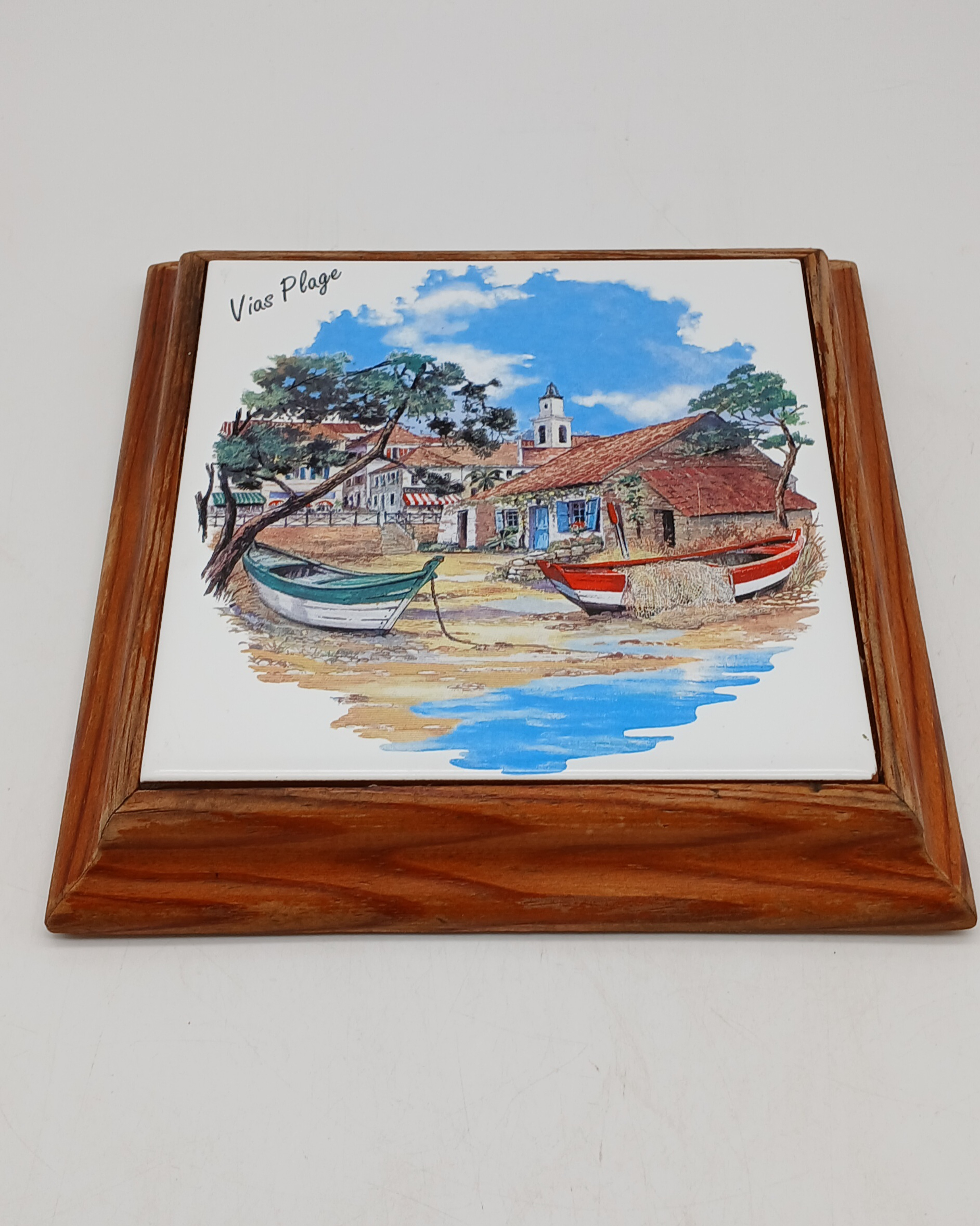 Voir photo 3 de Lot de 2 dessous de plat vintage en céramique et encadrement bois – Recette Crêpes Bretonnes & Vias Plage Lot de 2 dessous de plat vintage en céramique et encadrement bois – Recette Crêpes Bretonnes & Vias Plage Très bon état reconditionné photo 3