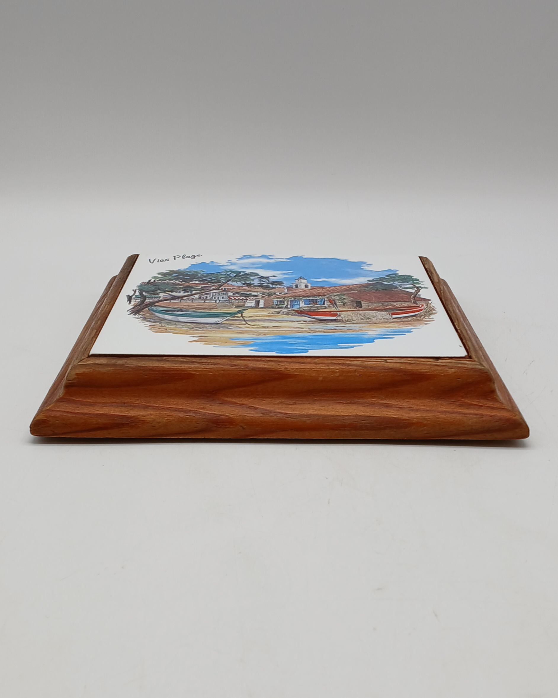 Voir photo 5 de Lot de 2 dessous de plat vintage en céramique et encadrement bois – Recette Crêpes Bretonnes & Vias Plage Lot de 2 dessous de plat vintage en céramique et encadrement bois – Recette Crêpes Bretonnes & Vias Plage Très bon état reconditionné photo 5