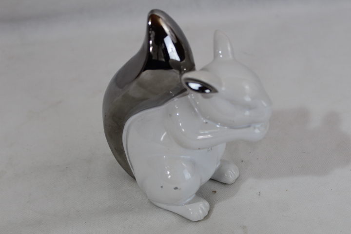 Voir photo 4 de Lot de 2 figurine ours polaire et écureuil en céramique Lot de 2 figurine ours polaire et écureuil en céramique Bon état reconditionné photo 4