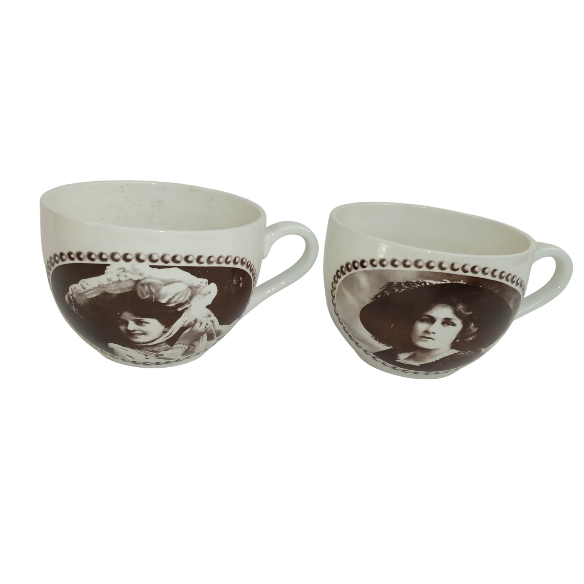 Acheter Lot de 2 grandes tasses Rétro en faïence Anglaise Chaumette Paris Made in England Années 70 Très bon état - 24,00 € Lot de 2 grandes tasses Rétro en faïence Anglaise Chaumette Paris Made in England Années 70 Très bon état reconditionné disponible sur Label Emmaüs