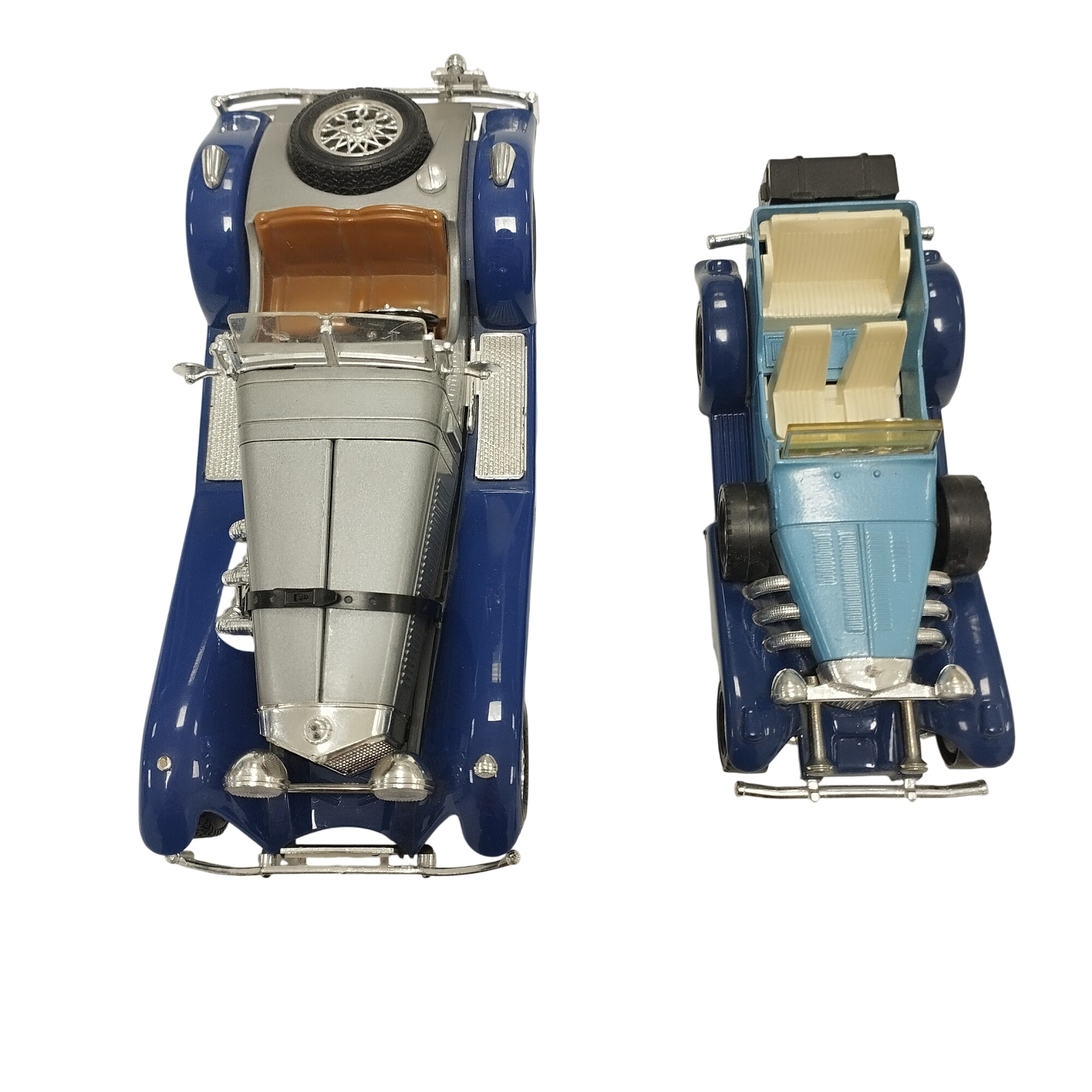 Lot de 2 modèles réduits de voitures anciennes : Excalibur Série 3 (Majorette) et Mercedes SSK (Bburago) Bon état - 21,00 € Lot de 2 modèles réduits de voitures anciennes : Excalibur Série 3 (Majorette) et Mercedes SSK (Bburago) Bon état reconditionné disponible sur Label Emmaüs