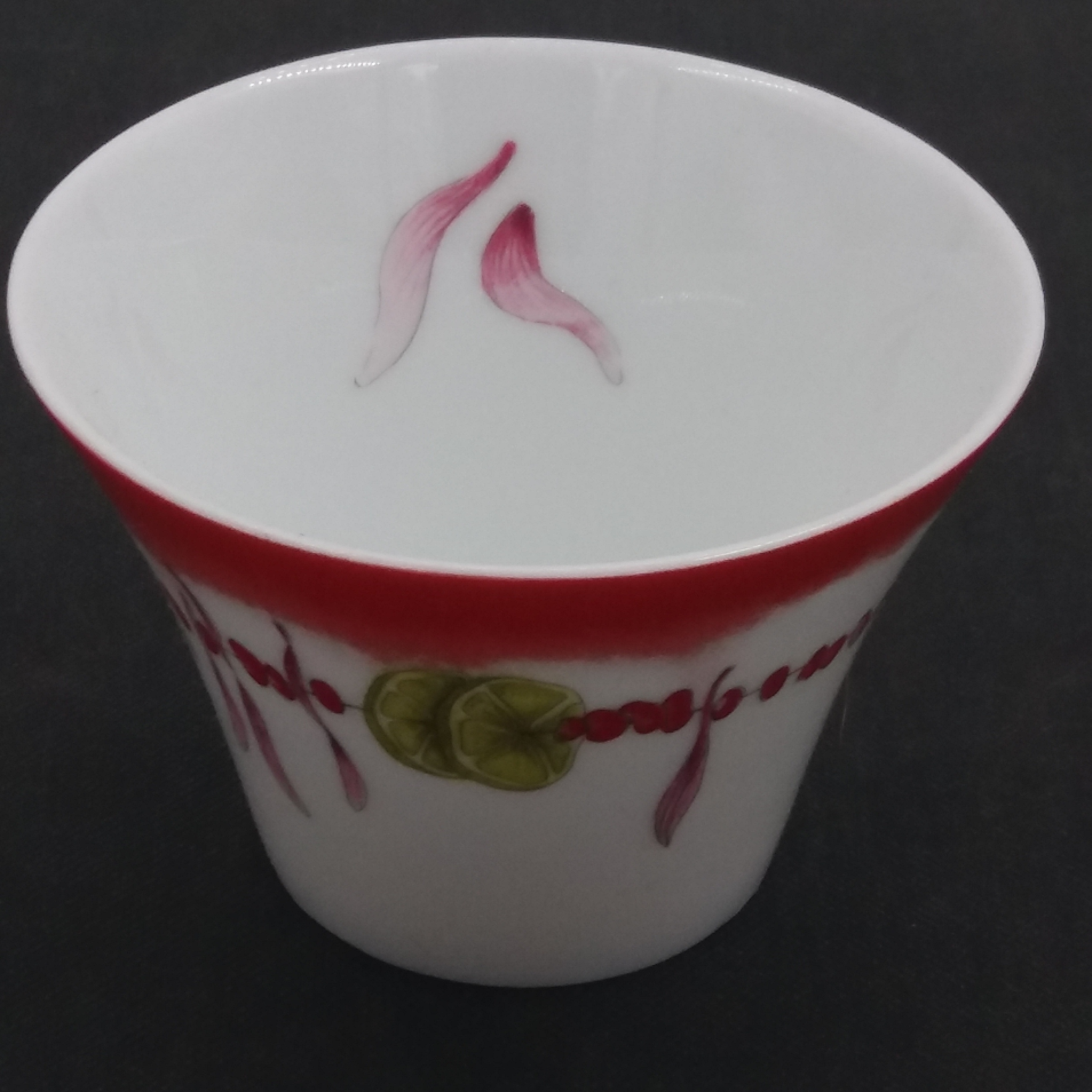 Voir photo 3 de Lot de 2 mugs et leur sucrier en porcelaine. Polychrome. Medard de Noblat. Limoges France. Lot de 2 mugs et leur sucrier en porcelaine. Polychrome. Medard de Noblat. Limoges France. Très bon état reconditionné photo 3