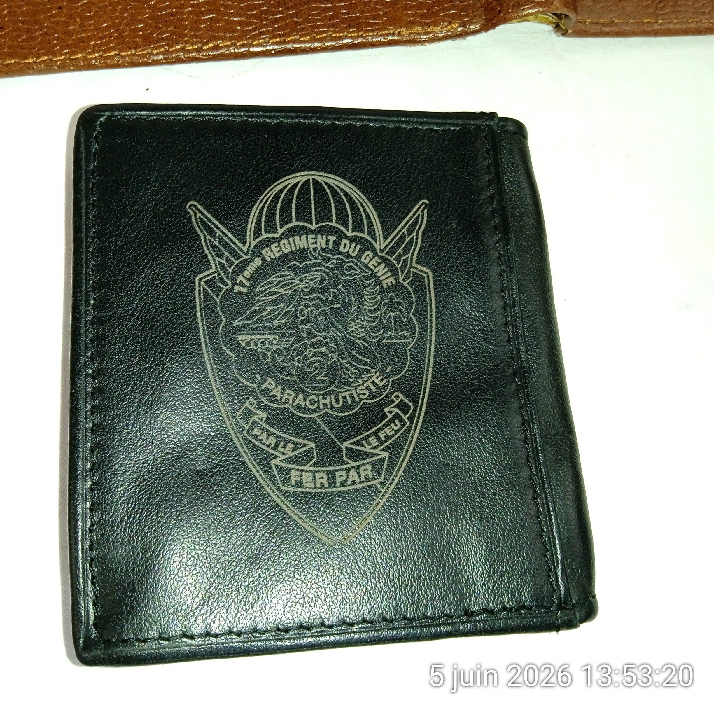 Voir photo 6 de Lot de 2 Porte monnaie en cuir Golf Gerard Henon et croute cuir véritable Lot de 2 Porte monnaie en cuir Golf Gerard Henon et croute cuir véritable Très bon état reconditionné photo 6