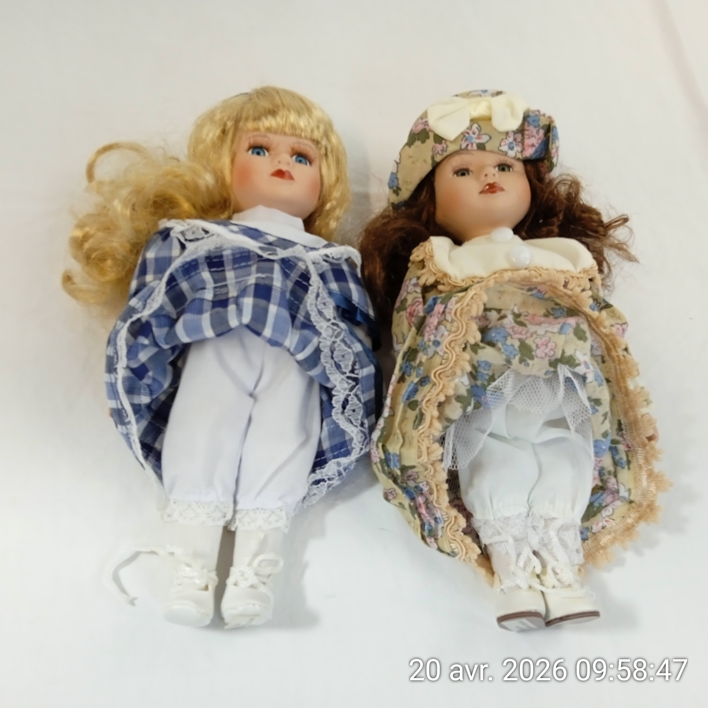 Voir photo 3 de Lot de 2 Poupées porcelaines collection 24 cm Lot de 2 Poupées porcelaines collection 24 cm Parfait état reconditionné photo 3