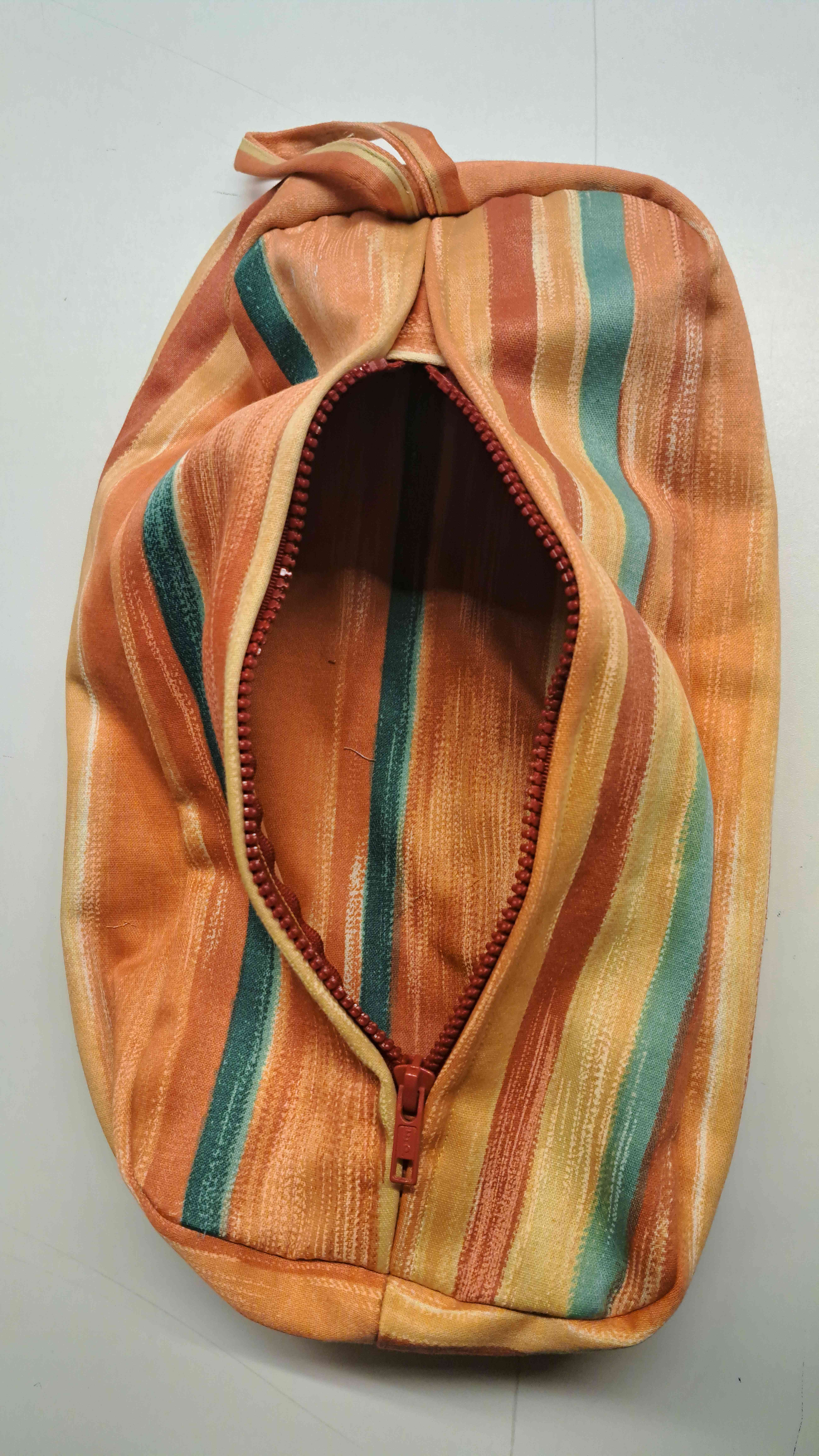 Voir photo 9 de Lot de 2 sacs à dos/ tote bag + 1 trousse - 100% matières recyclées - Etoffe Meuse Lot de 2 sacs à dos/ tote bag + 1 trousse - 100% matières recyclées - Etoffe Meuse Parfait état reconditionné photo 9