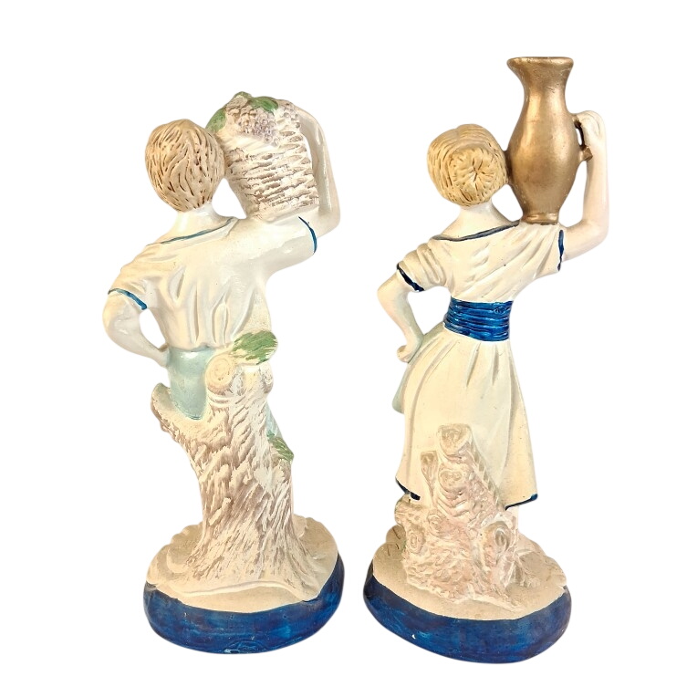 LOT de 2 statuettes en plâtre peint aux couleurs pastels Très bon état - 15,00 € LOT de 2 statuettes en plâtre peint aux couleurs pastels Très bon état reconditionné disponible sur Label Emmaüs