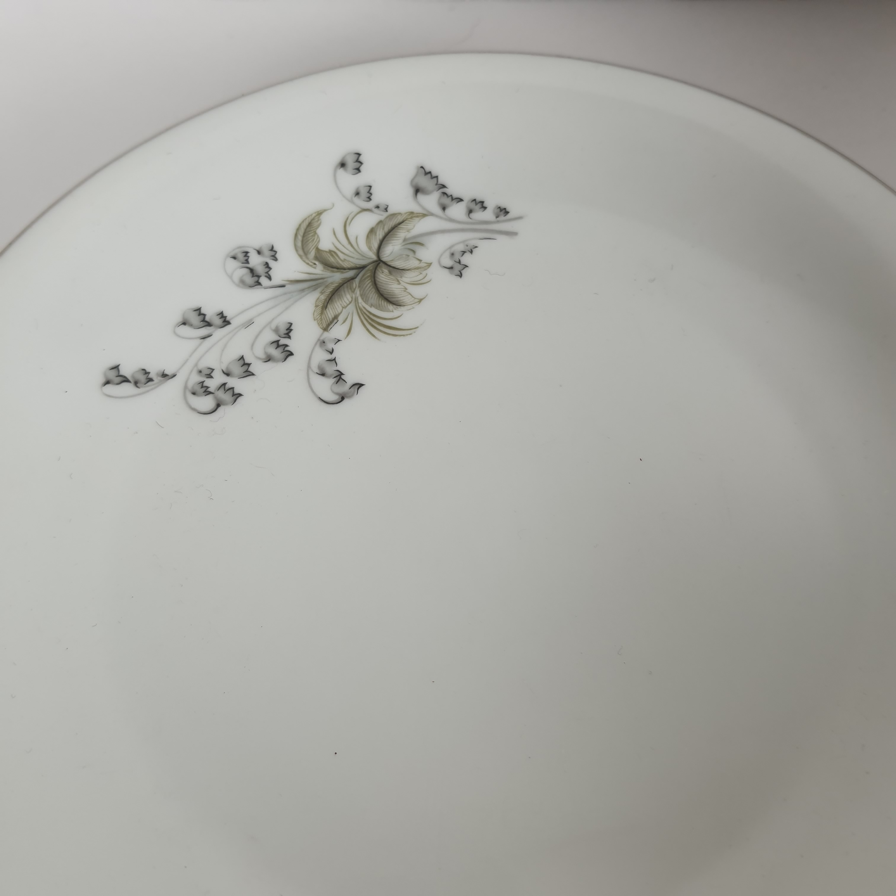Voir photo 3 de Lot de 2 tasses à thé et leurs soucoupes ainsi qu'un petit bol - Porcelaine de Limoges Sofafils Lot de 2 tasses à thé et leurs soucoupes ainsi qu'un petit bol - Porcelaine de Limoges Sofafils Bon état reconditionné photo 3