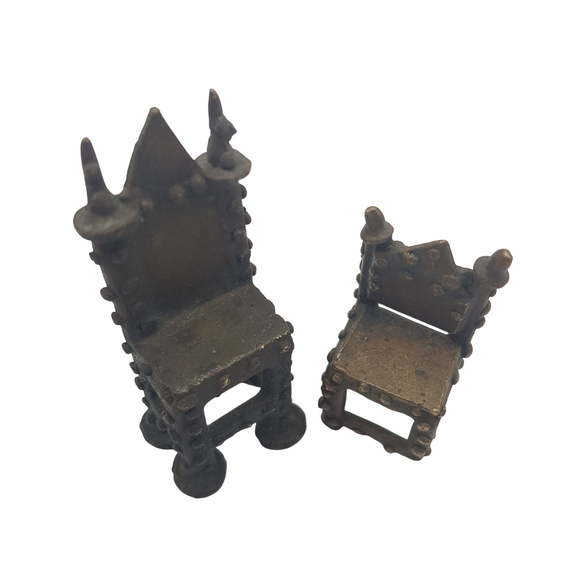 Acheter Lot de 2 trônes en laiton décoratif - artisanal Bon état - 10,00 € Lot de 2 trônes en laiton décoratif - artisanal Bon état reconditionné disponible sur Label Emmaüs