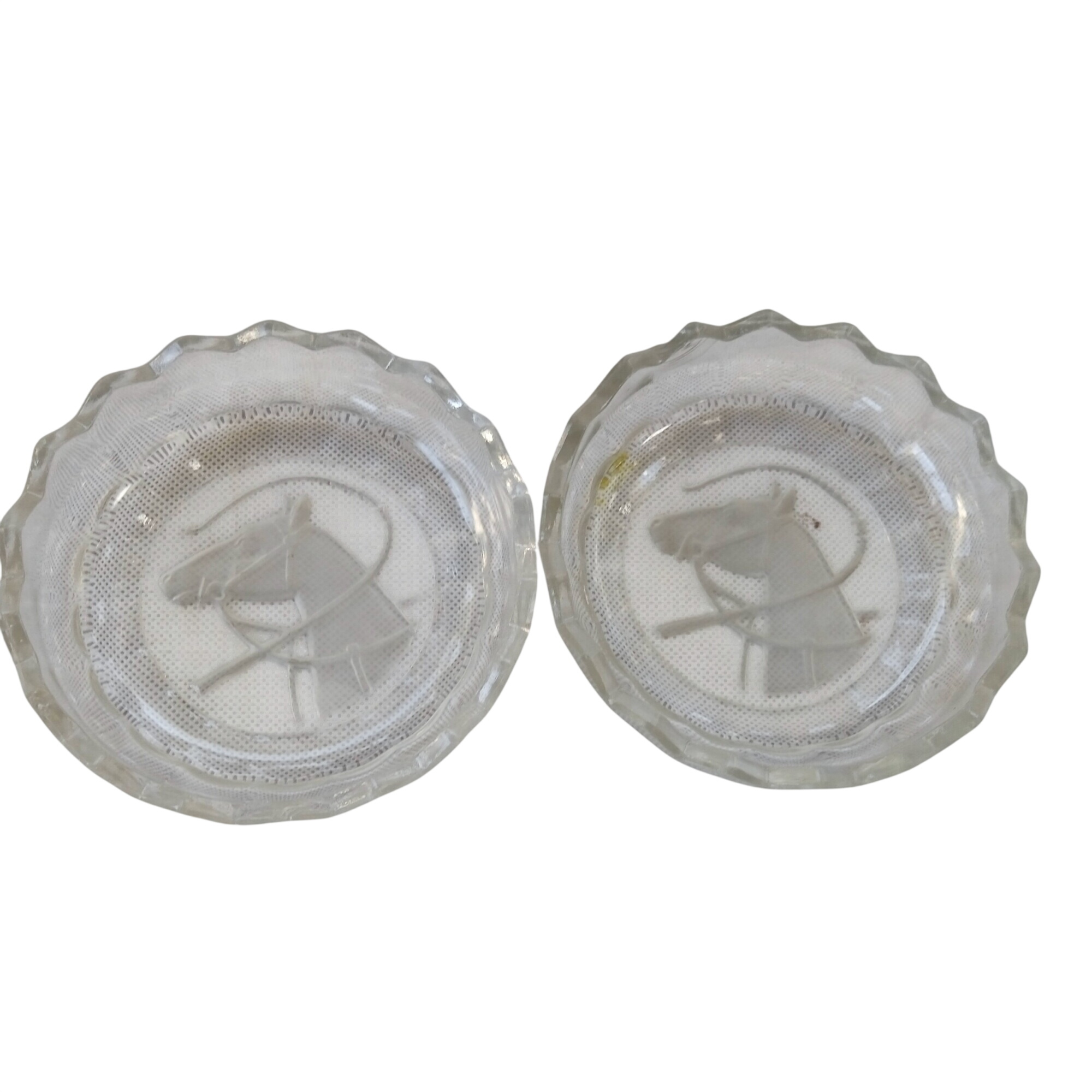 Acheter Lot de 2 Vide poche / Cendrier / coupelle décor cheval en cristal poli satiné Tchécoslovaquie - 11,20 € Lot de 2 Vide poche / Cendrier / coupelle décor cheval en cristal poli satiné Tchécoslovaquie reconditionné disponible sur Label Emmaüs