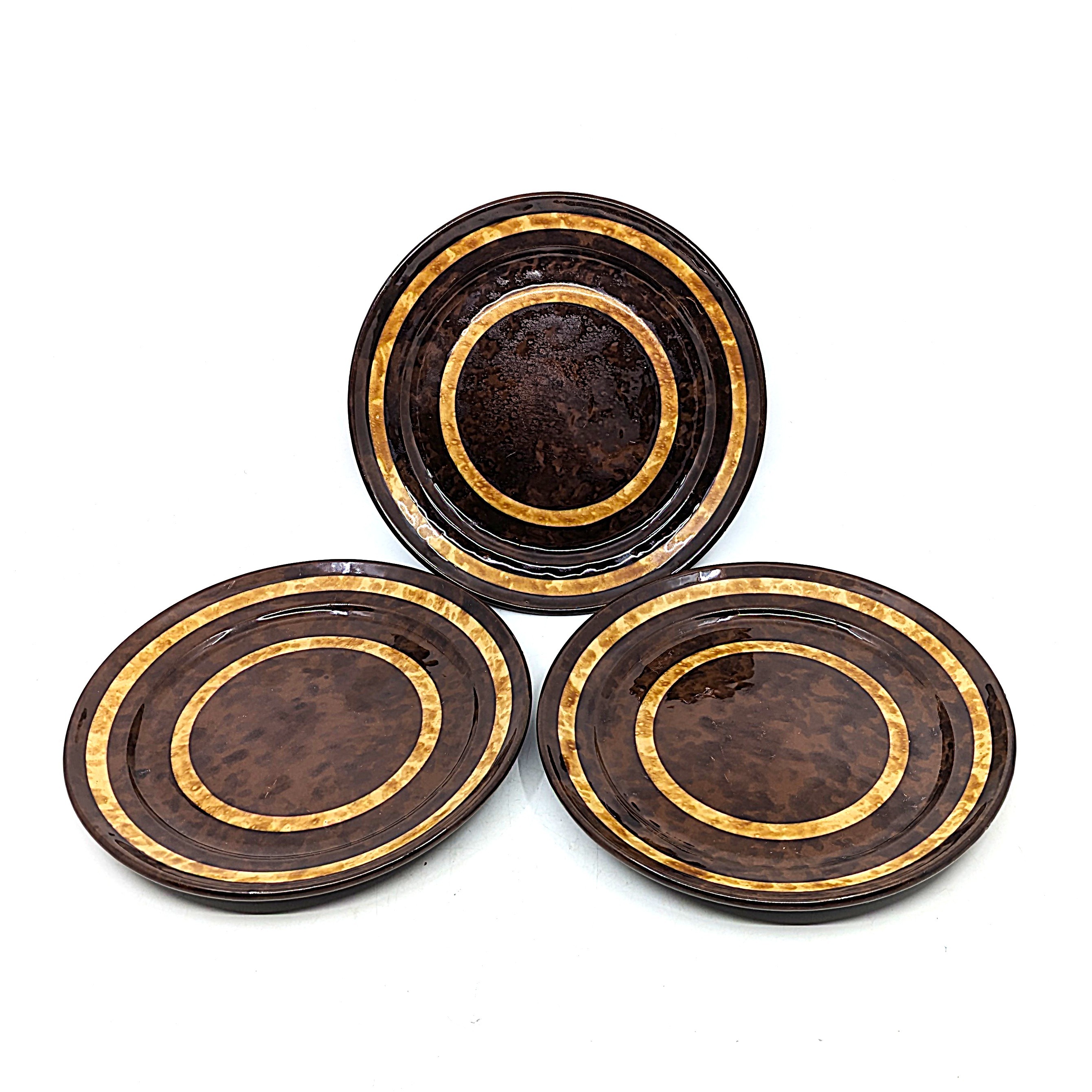 Voir photo 2 de Lot de 3 assiettes à dessert en céramique marron et jaune VB Villeroy et Boch Made in Luxembourg Vintage des années 80 Lot de 3 assiettes à dessert en céramique marron et jaune VB Villeroy et Boch Made in Luxembourg Vintage des années 80 Bon état reconditionné photo 2