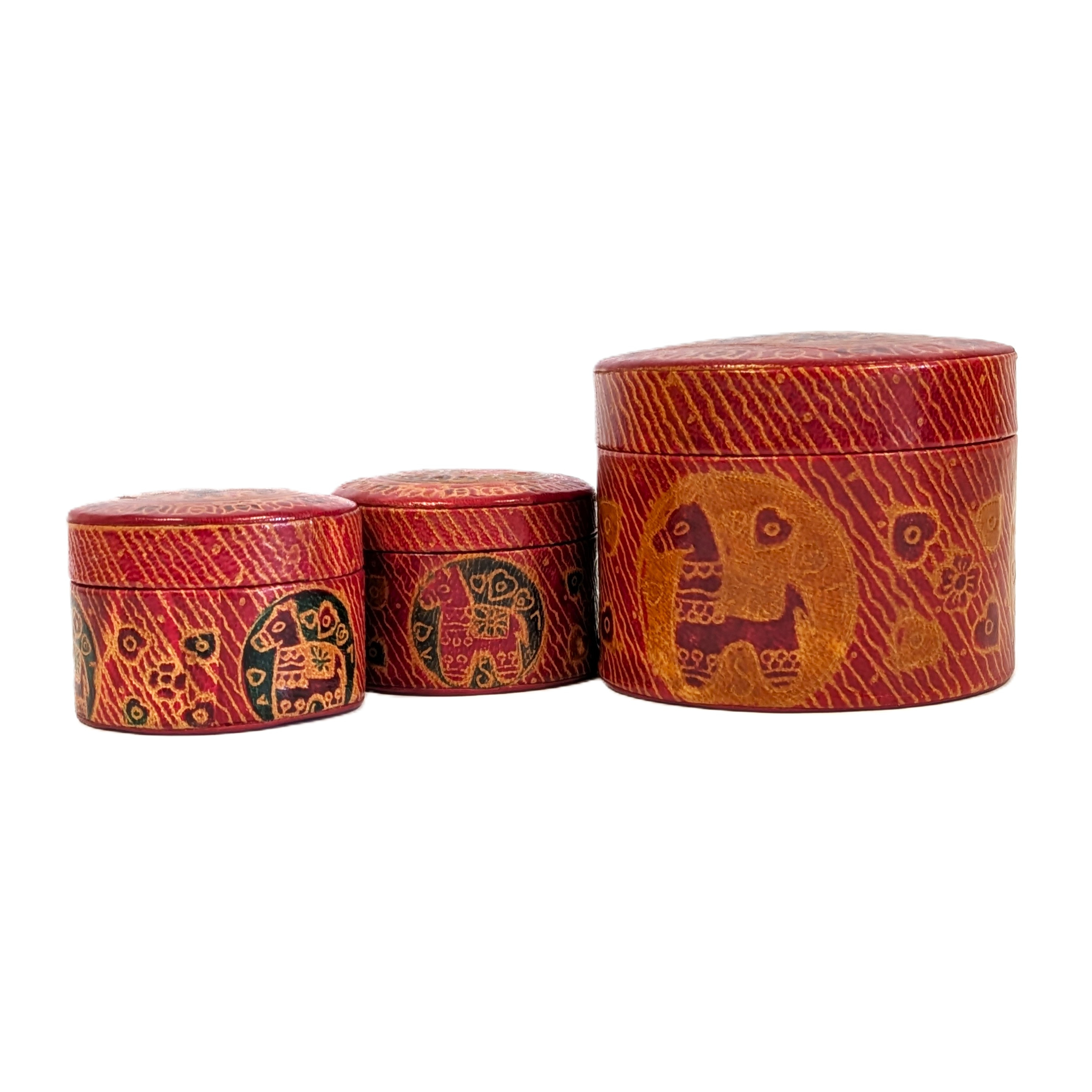 Voir photo 4 de 🌿 Lot de 3 boîtes artisanales en cuir – Made in India (deux petits & un grand). 🌿 Lot de 3 boîtes artisanales en cuir – Made in India (deux petits & un grand). reconditionné photo 4