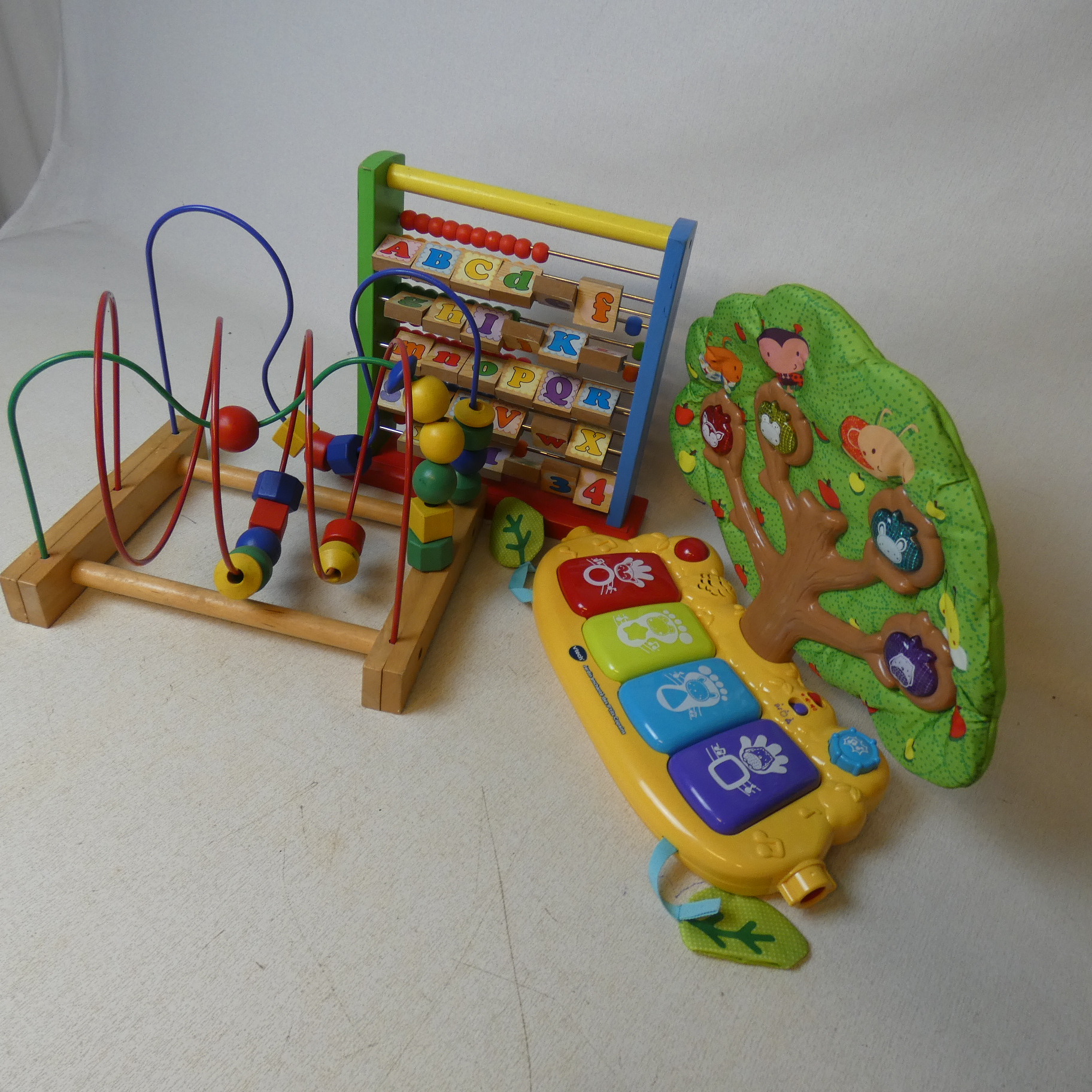 Voir photo 2 de Lot de 3 jeux d'éveil - 1Arbre des découvertes Vtech - 1 Boulier Ikea - 1 Boulier 3 en multi jeux1 Lot de 3 jeux d'éveil - 1Arbre des découvertes Vtech - 1 Boulier Ikea - 1 Boulier 3 en multi jeux1 État correct reconditionné photo 2