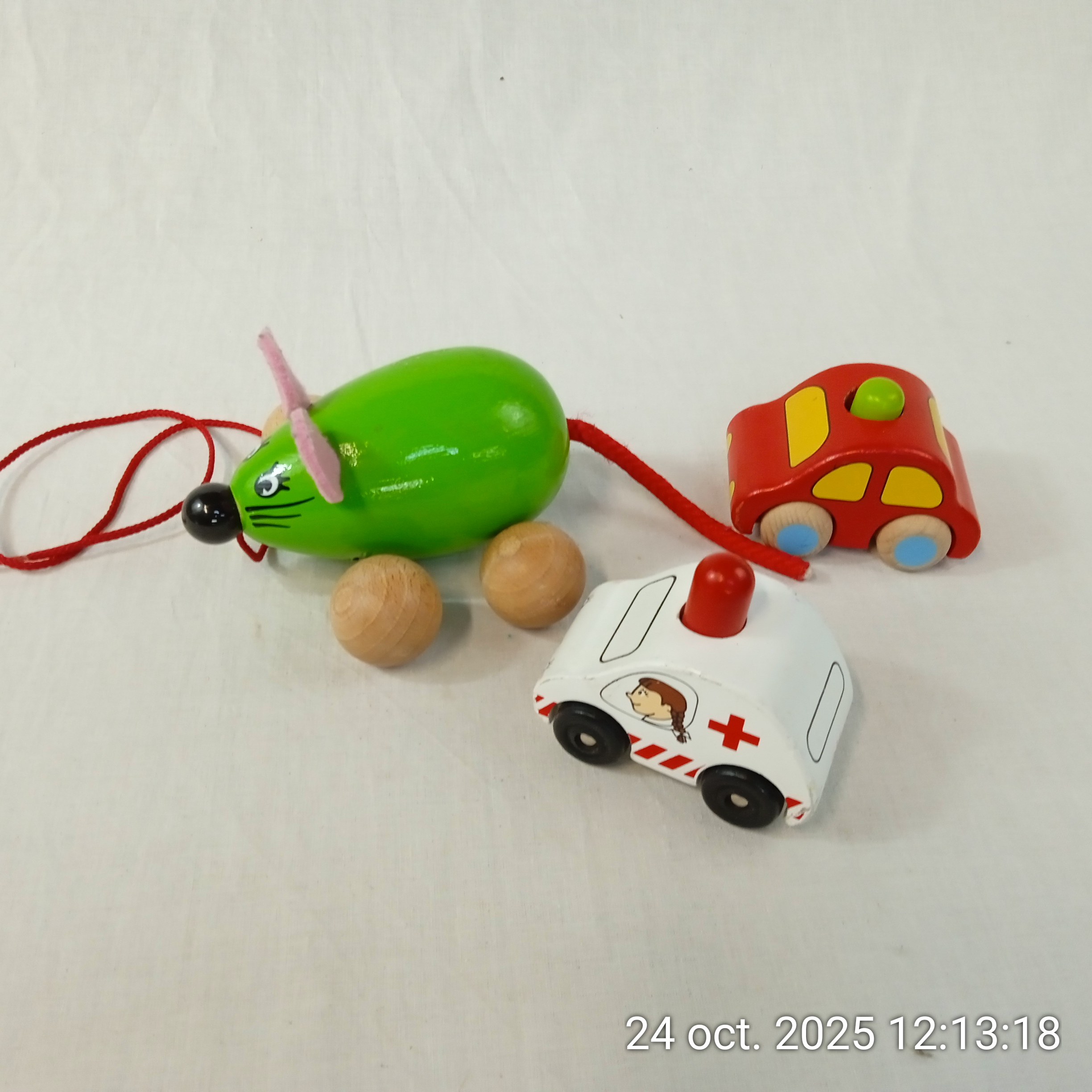 Voir photo 2 de Lot de 3 jouets coloré à tirer en bois Lot de 3 jouets coloré à tirer en bois Très bon état reconditionné photo 2