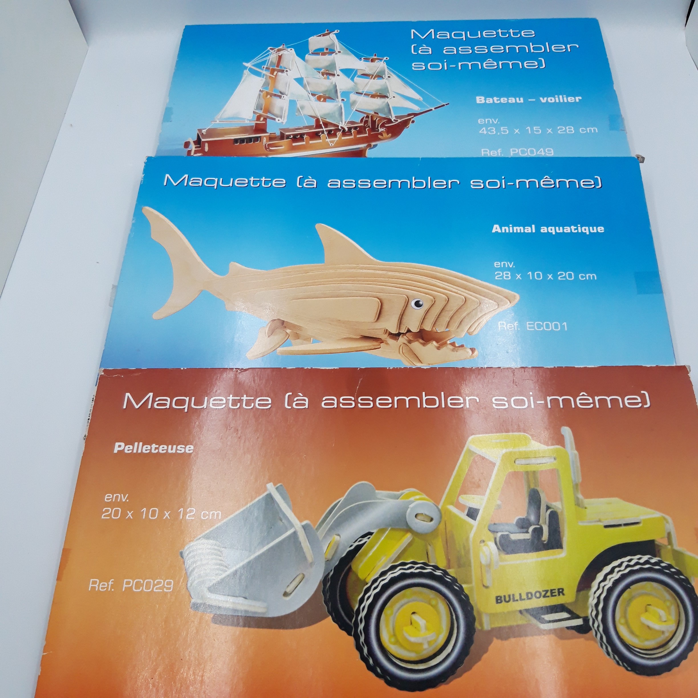 Lot de 3 Maquettes à assembler soi-même en bois aggloméré Très bon état - 32,00 € Lot de 3 Maquettes à assembler soi-même en bois aggloméré Très bon état reconditionné disponible sur Label Emmaüs