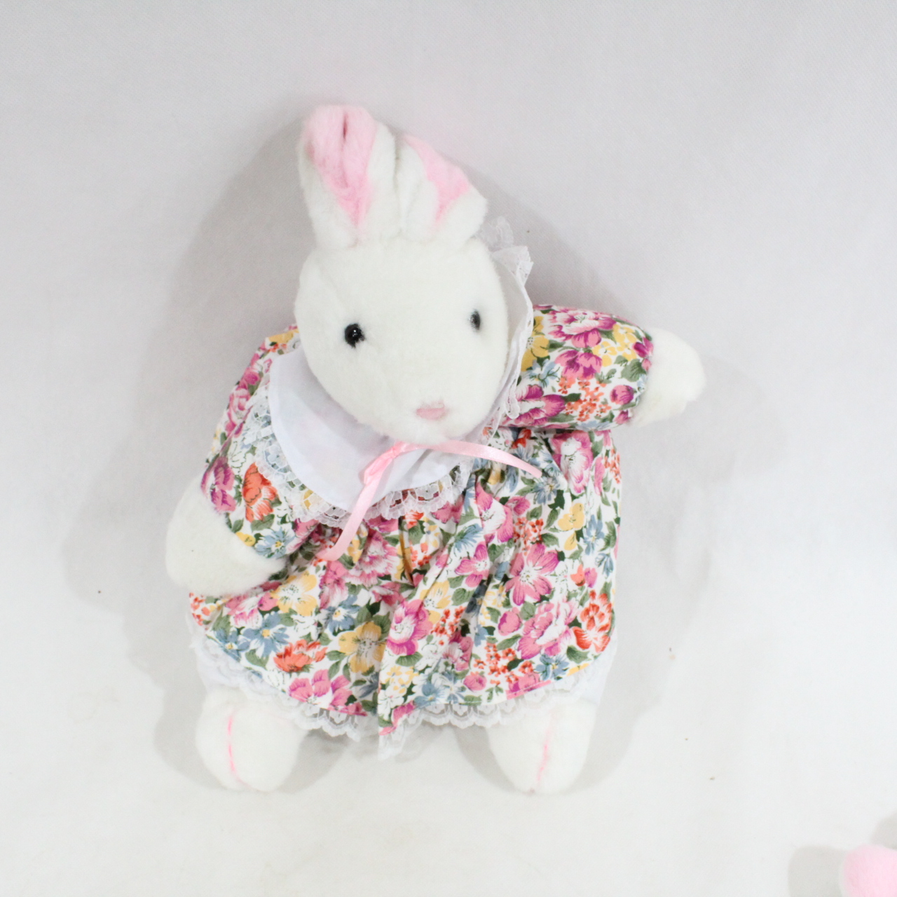 Voir photo 3 de Lot de 3 peluches lapins Lot de 3 peluches lapins Parfait état reconditionné photo 3