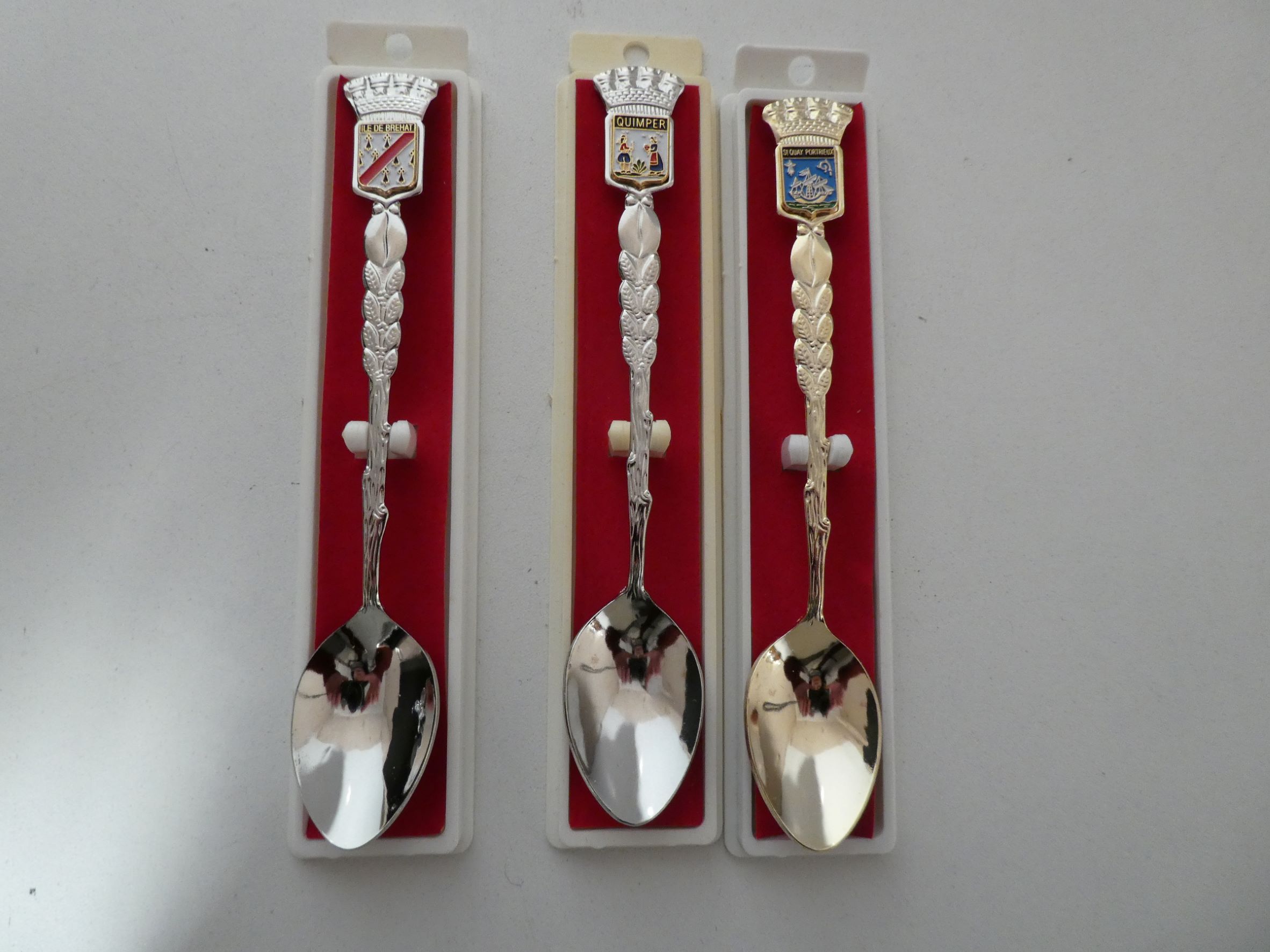 Lot de 3 petites cuillères de collection État correct - 12,00 € Lot de 3 petites cuillères de collection État correct reconditionné disponible sur Label Emmaüs